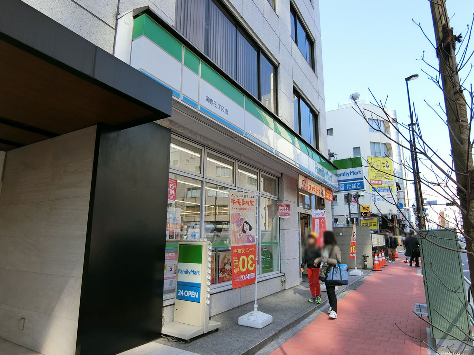 徒歩1分のファミリーマート
