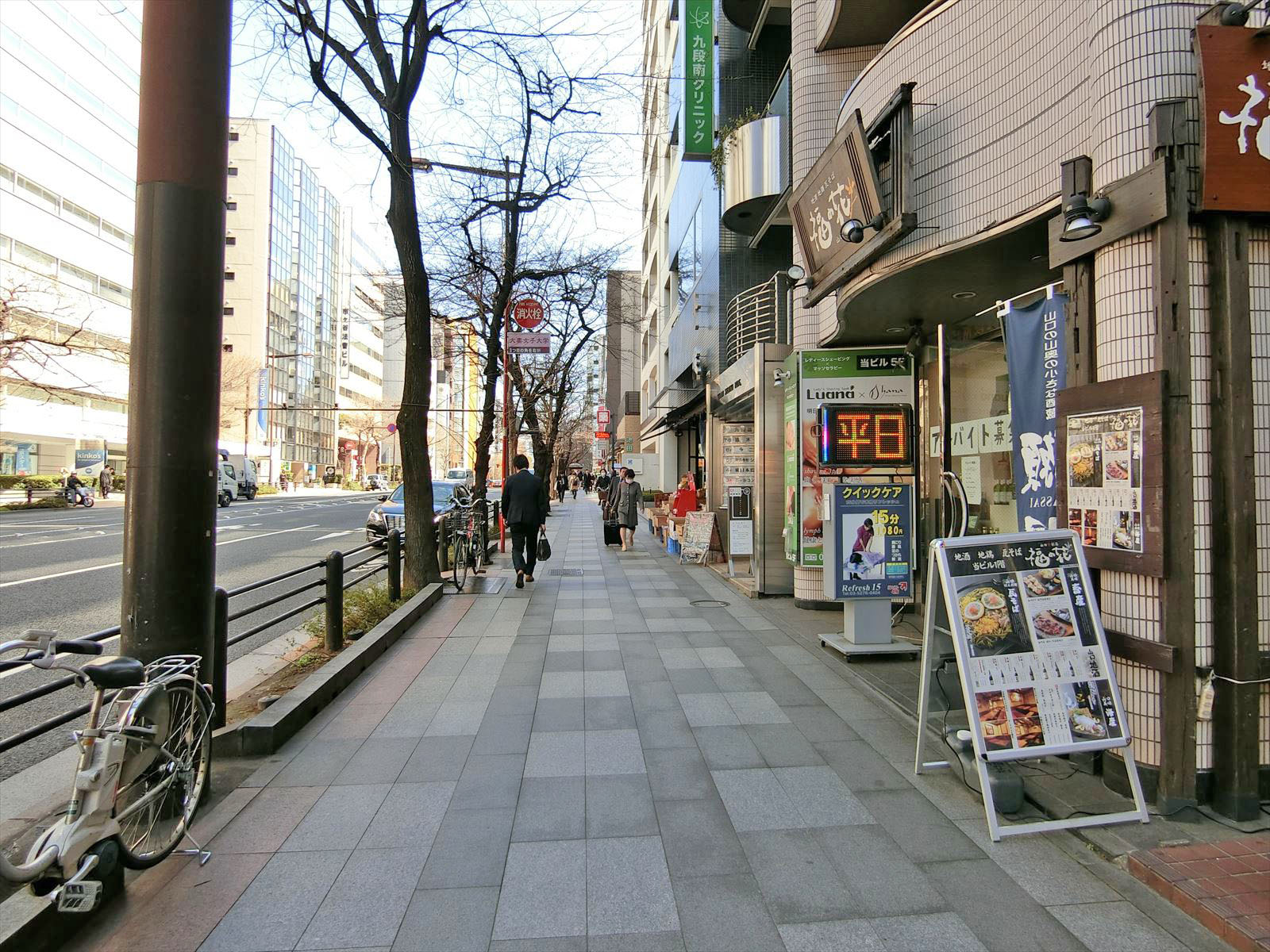 近清堂ビル前面の通り