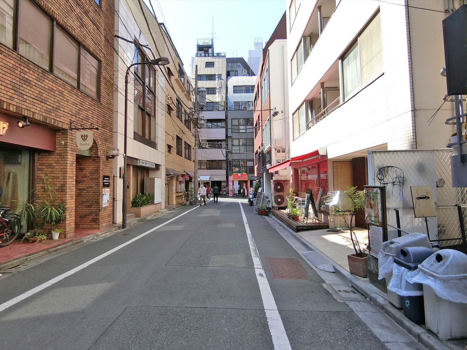西脇ビル前面の通り