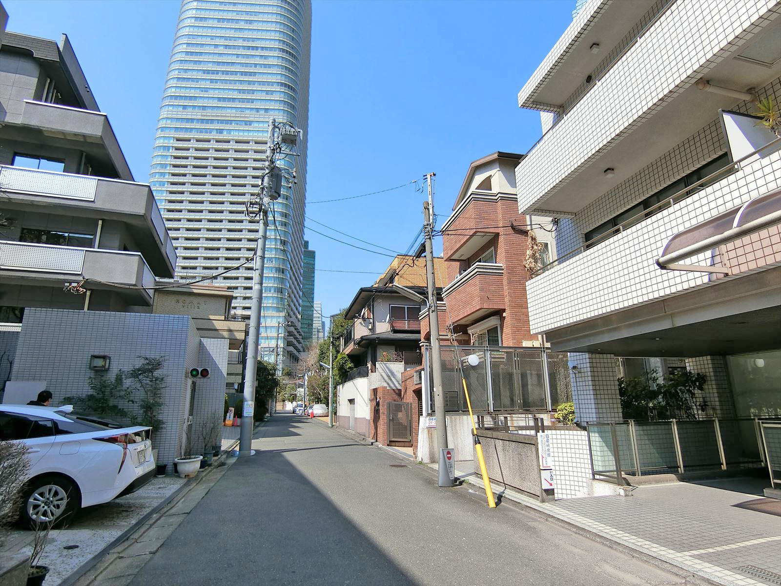 周辺は静かなエリア
