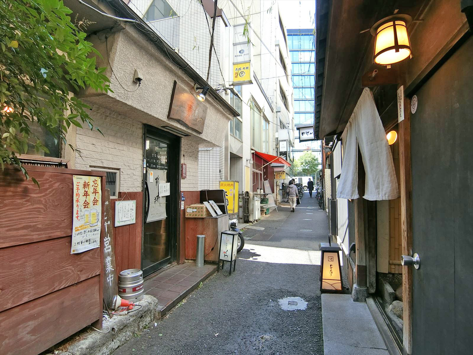 付近には飲食店が充実