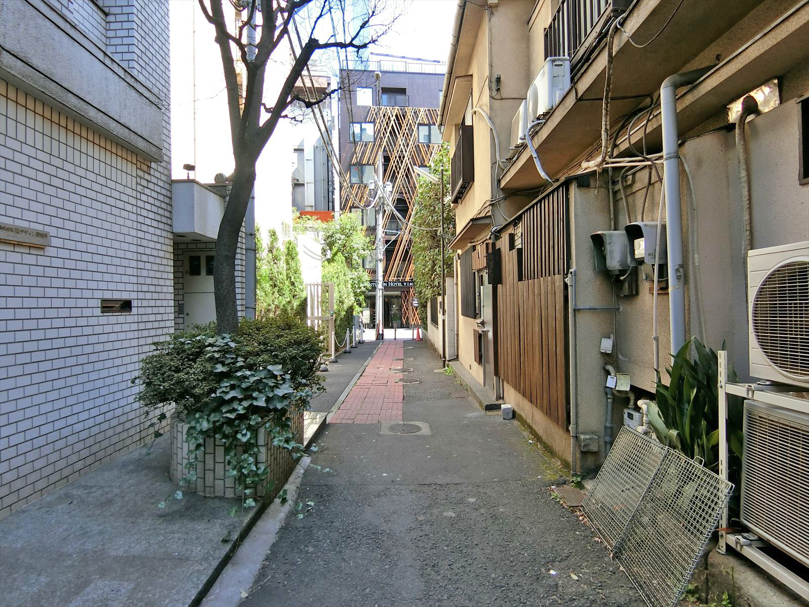 翔ビル前面の通り