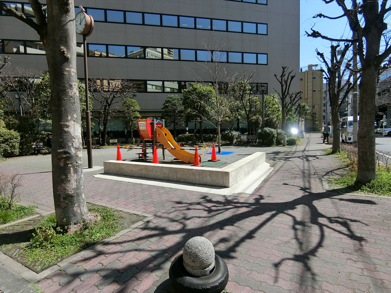 向かいの南浜町児童遊園