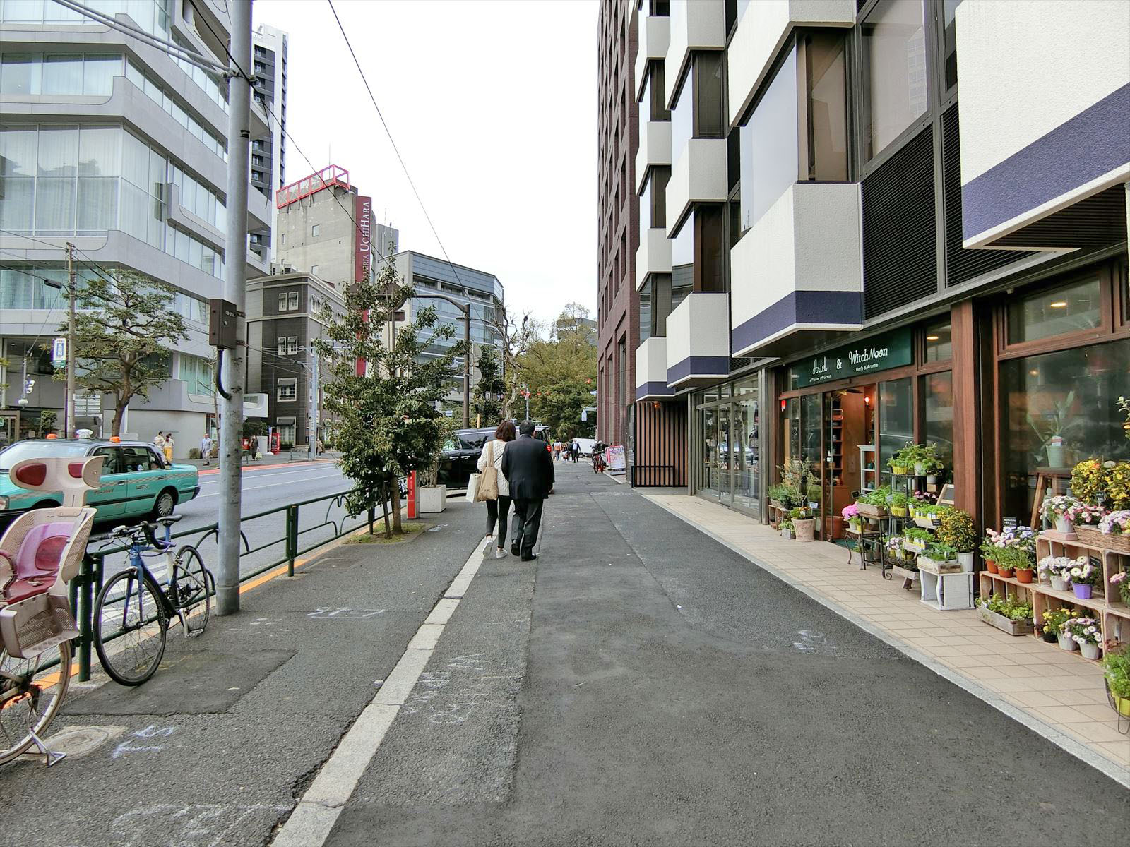 アルベルゴ乃木坂前面の通り