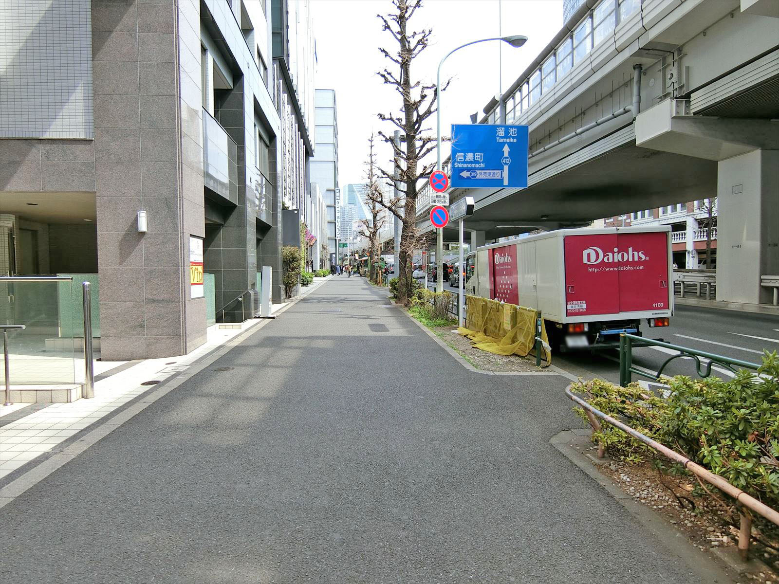 物件前面の通り