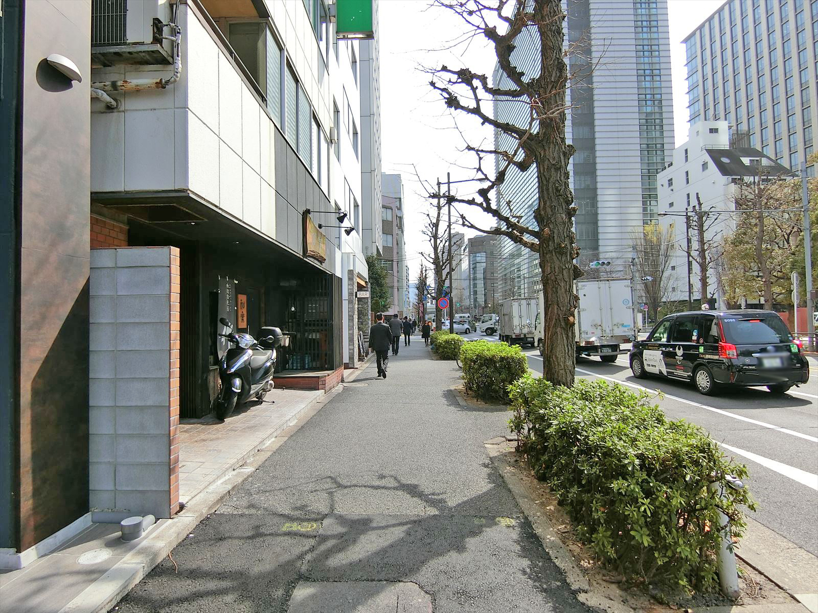 ボナ神田小川町ビル前面の通り
