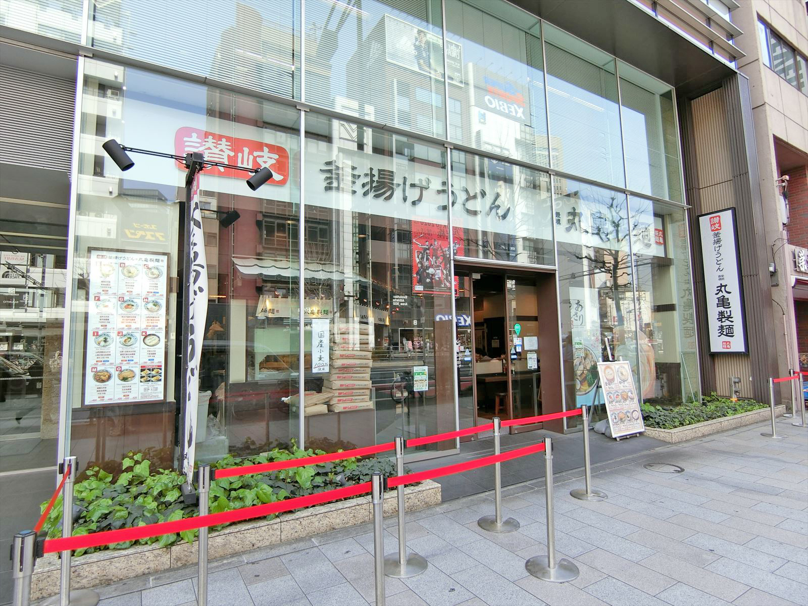 同じ並びの丸亀製麺神田小川町店