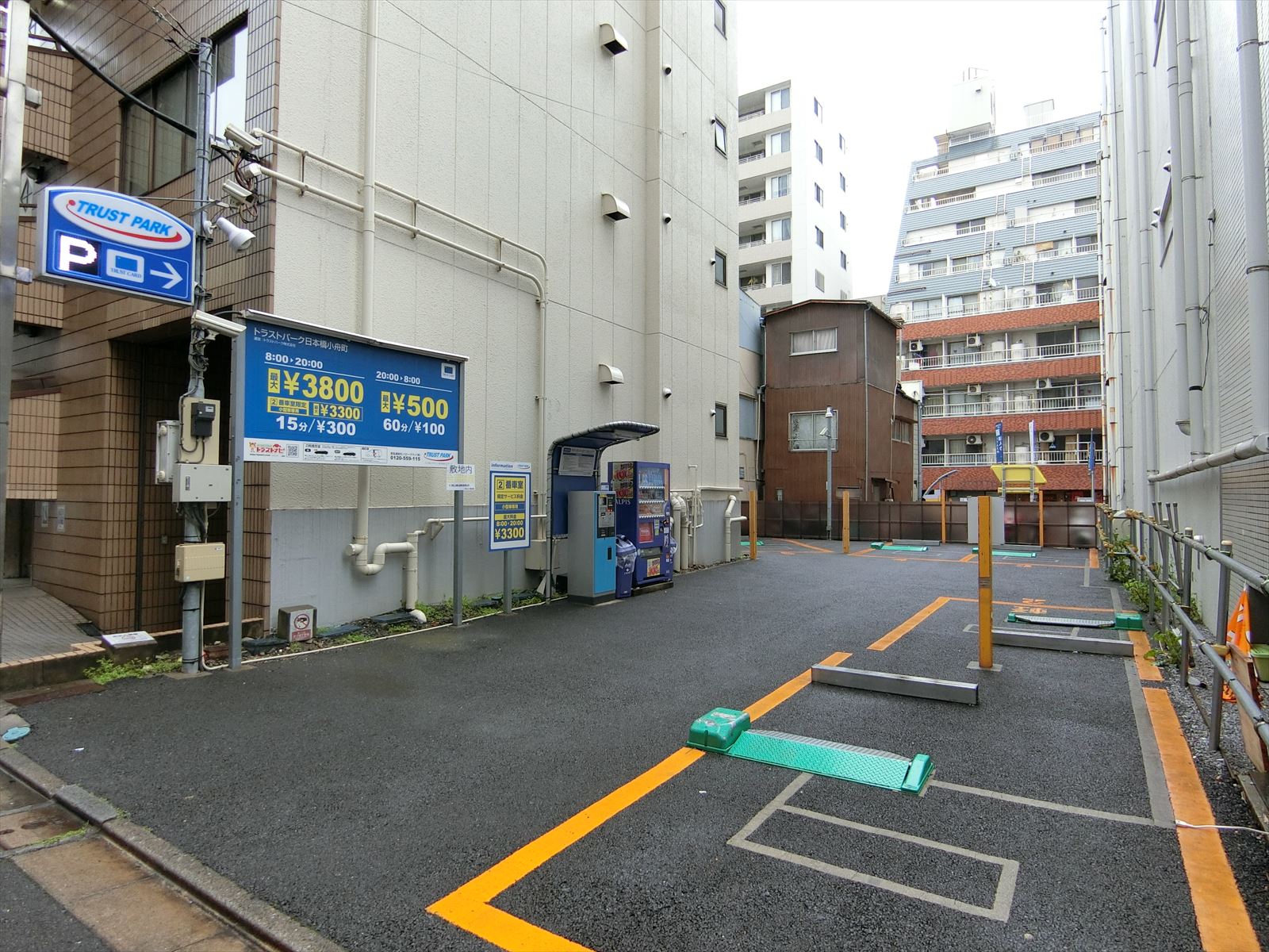 隣接するコインパーキング