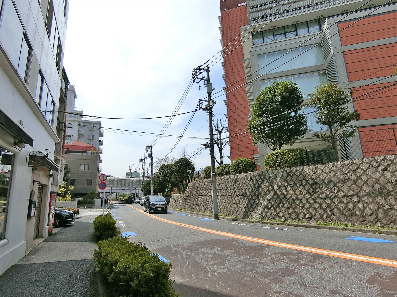 周辺は静かなエリア
