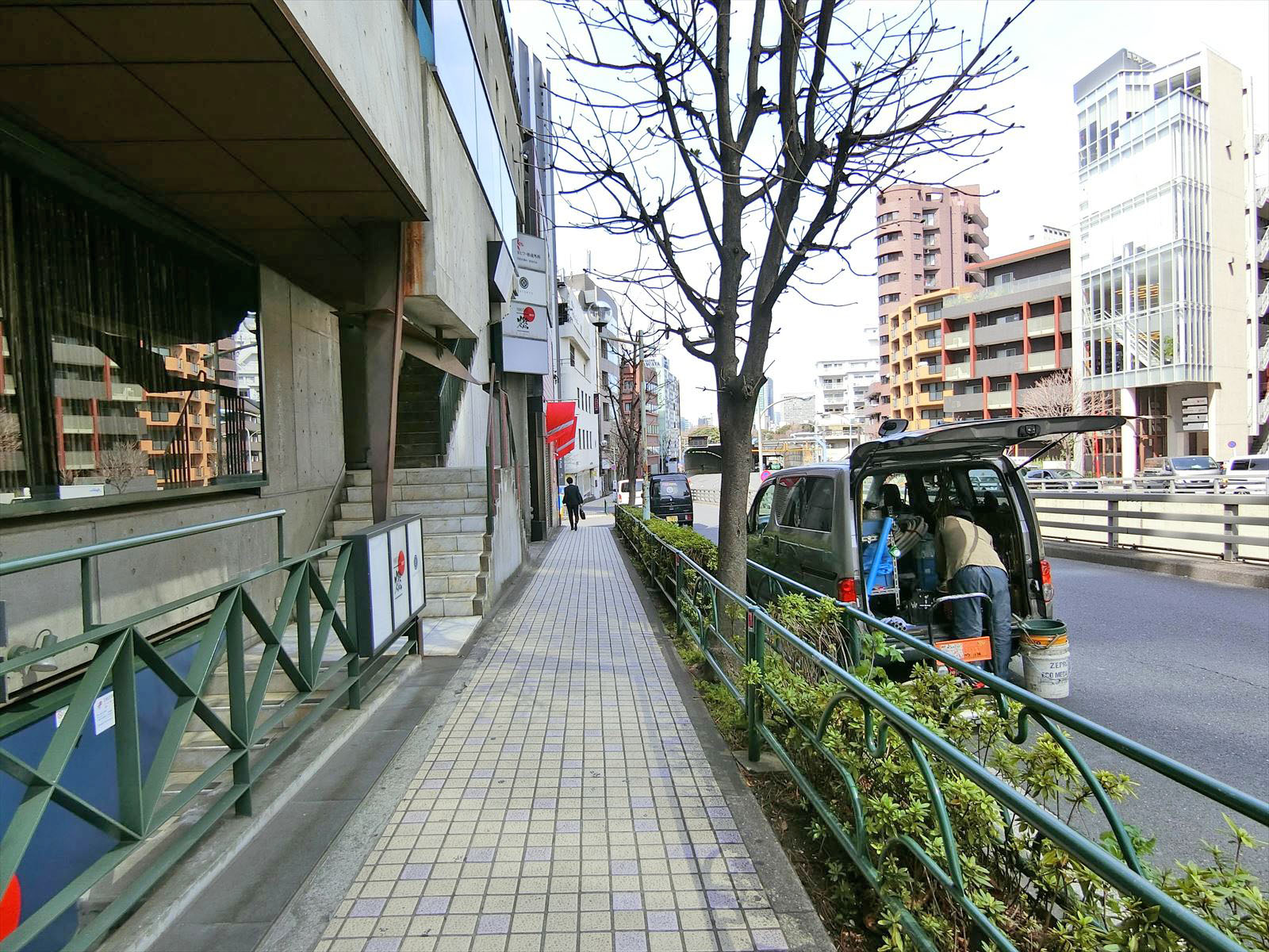 西麻布EDGEビル前面の通り