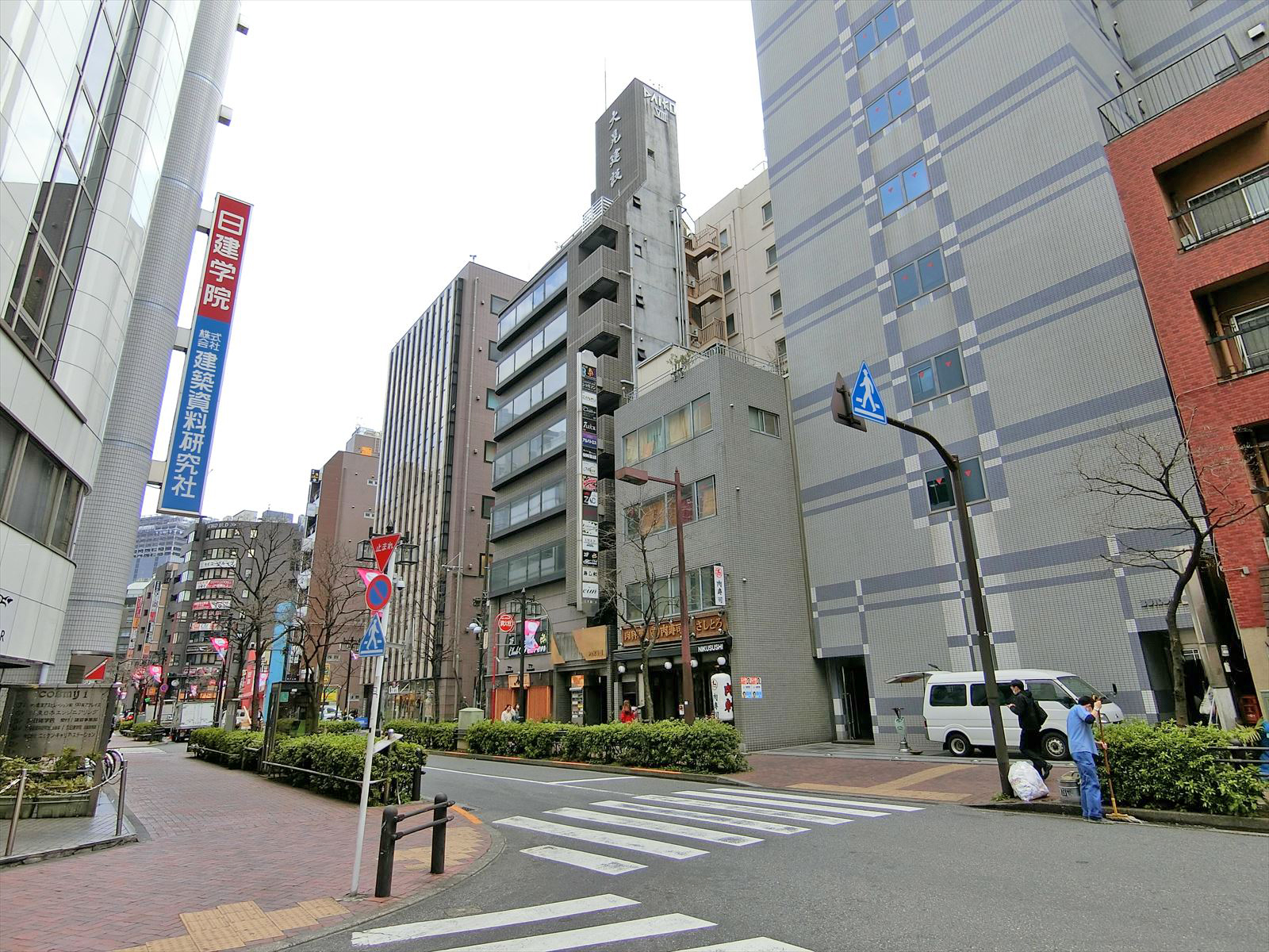 周辺は静かなエリア