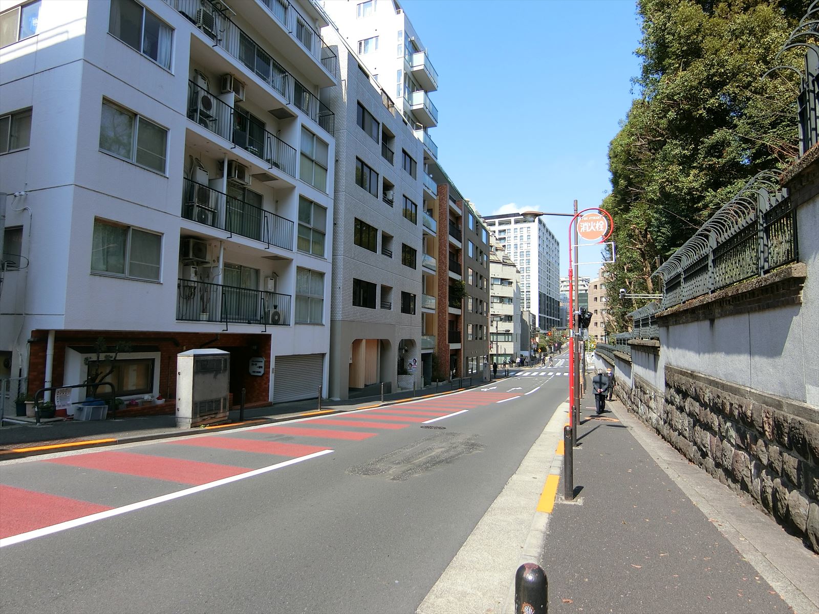 一番町ビル前面の通り
