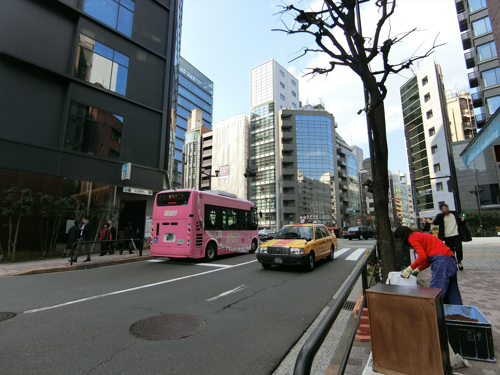 麹町第2センタービル前面の新宿通り