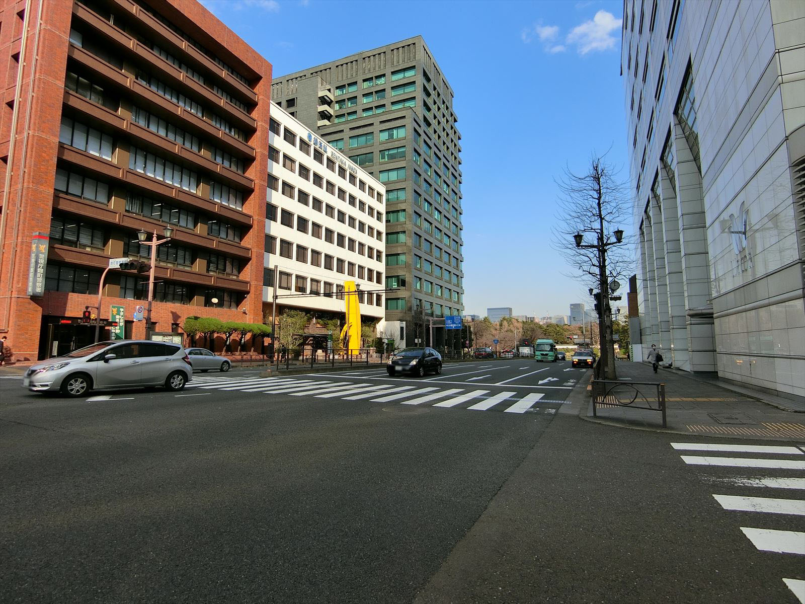 付近の新宿通り