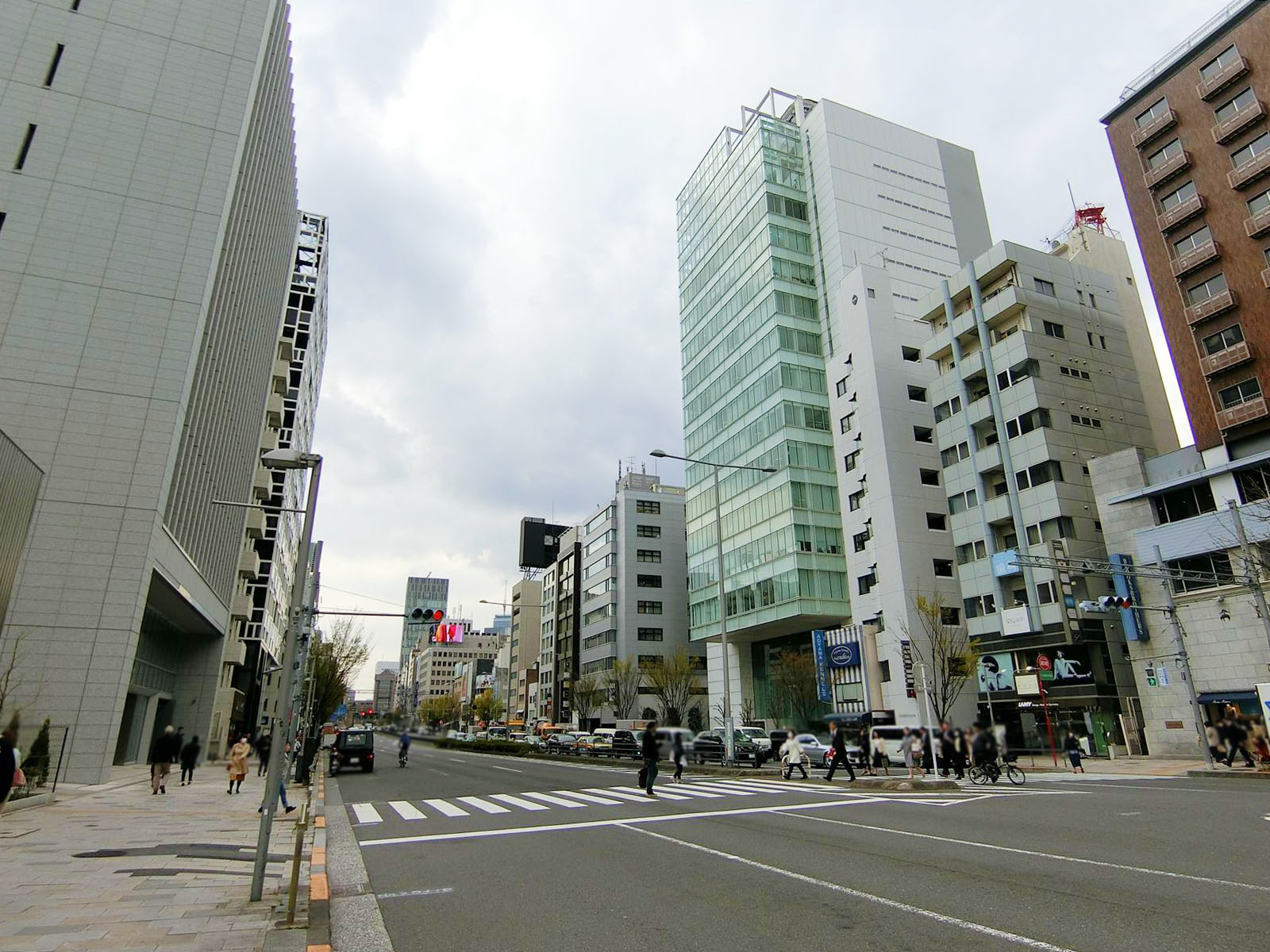 近くの青山通り