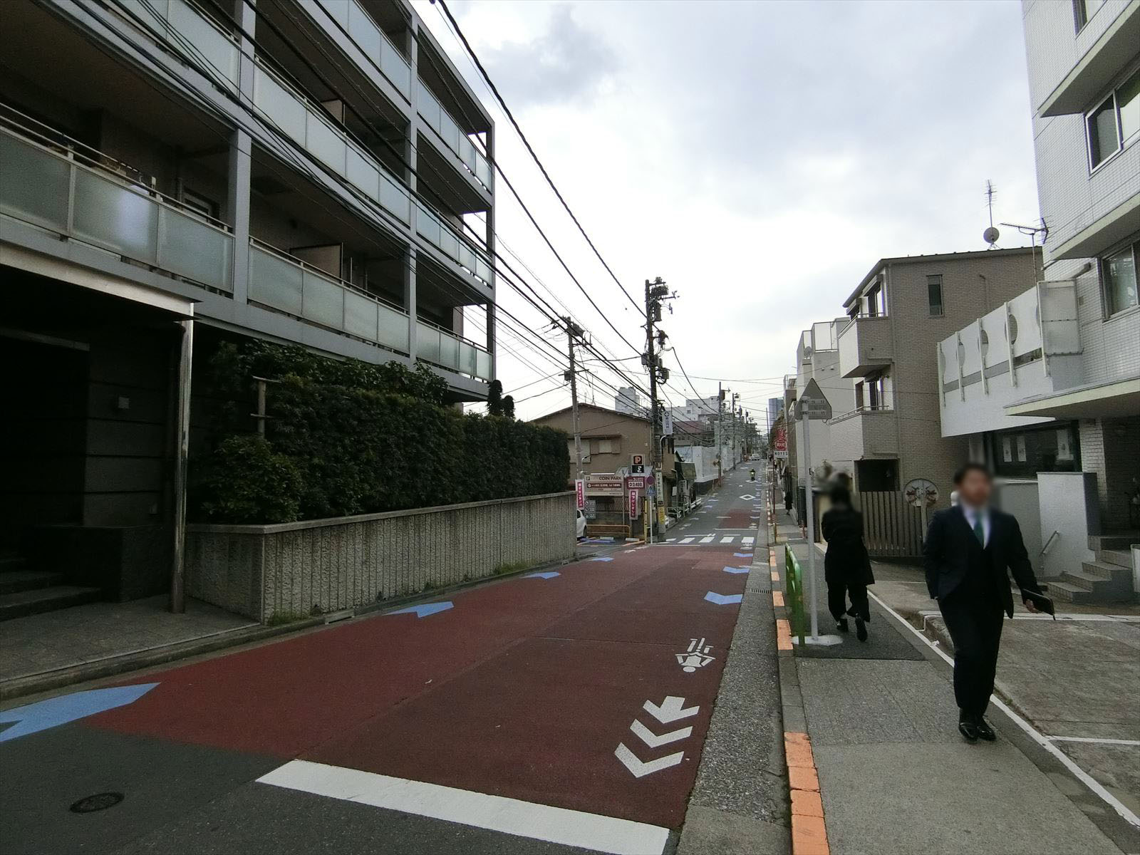 アール南青山ビル前面の通り