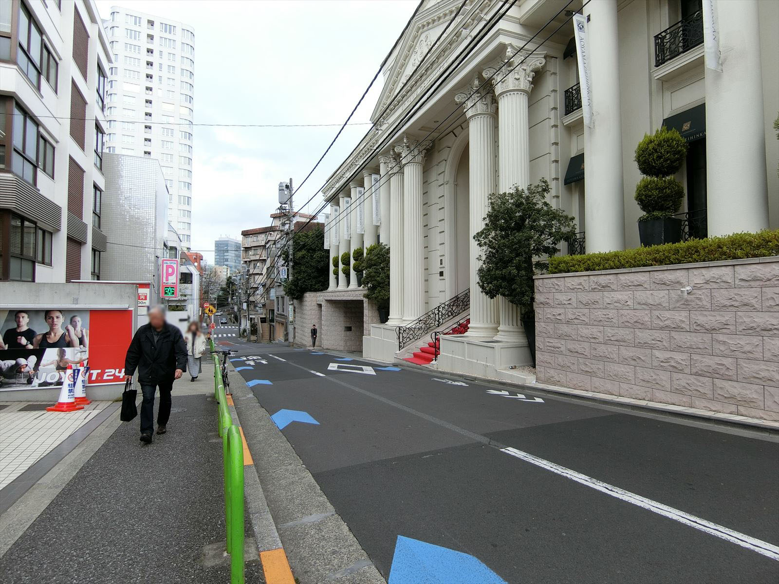 KDXレジデンス南青山前面の通り