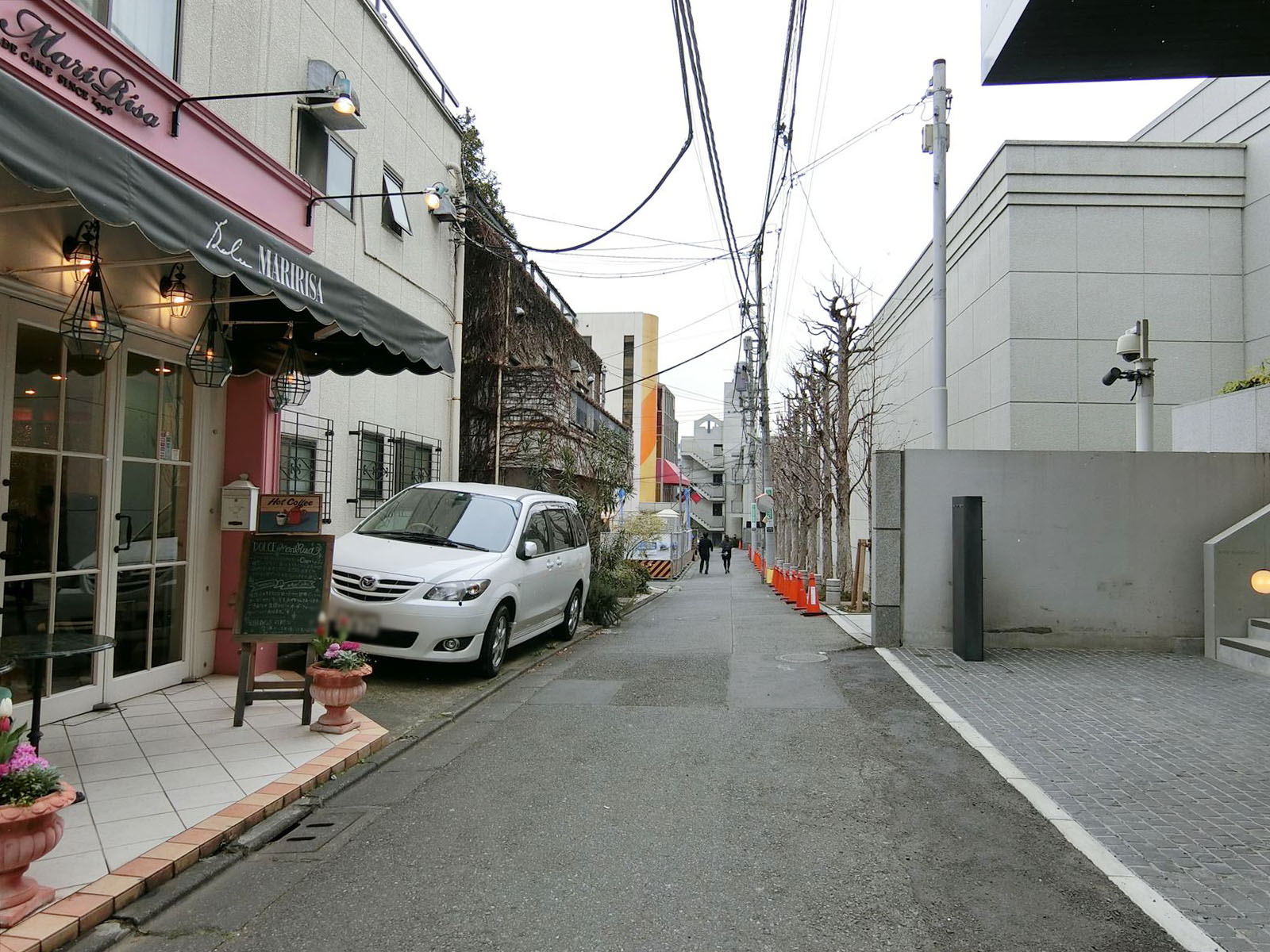 佐藤ビル前面の通り