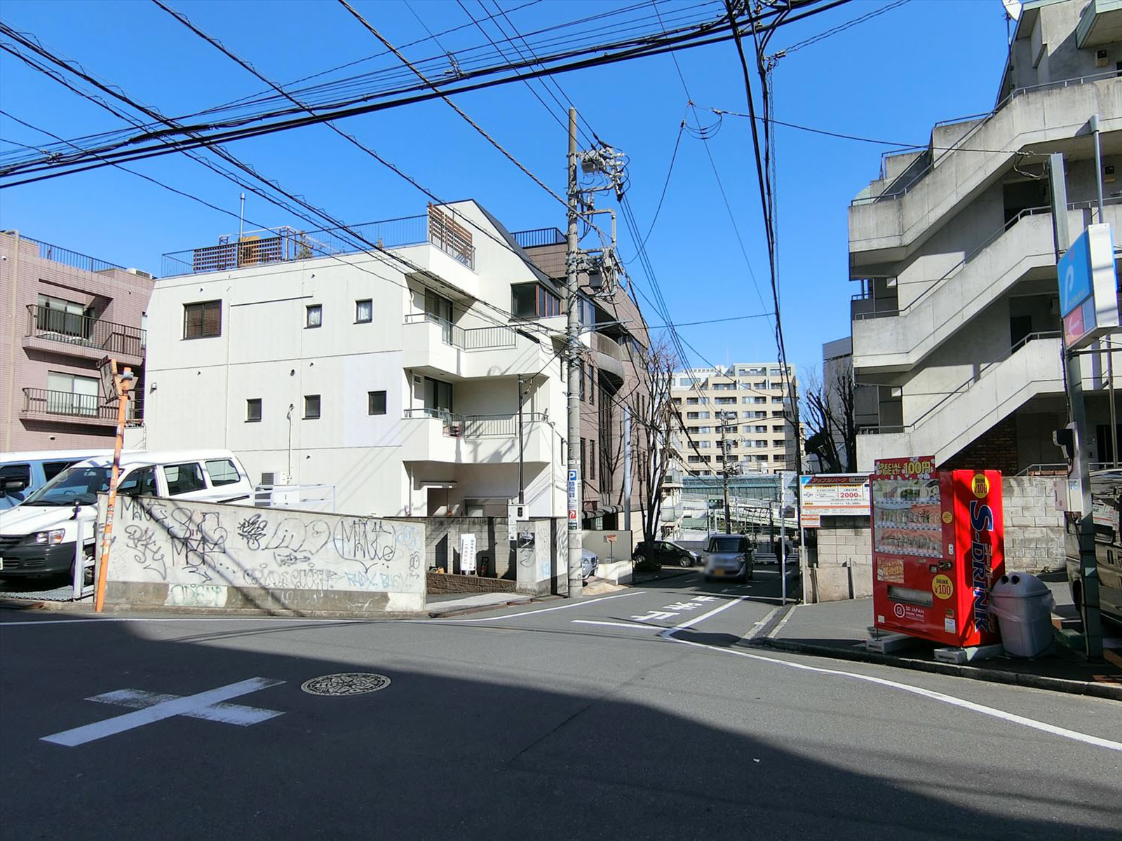 周辺は住宅街
