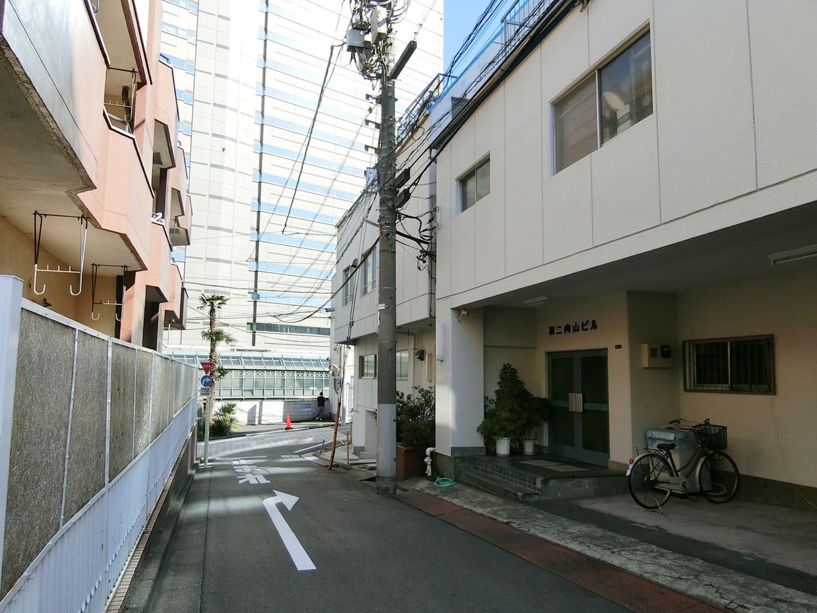 エビスハイツ前面の通り