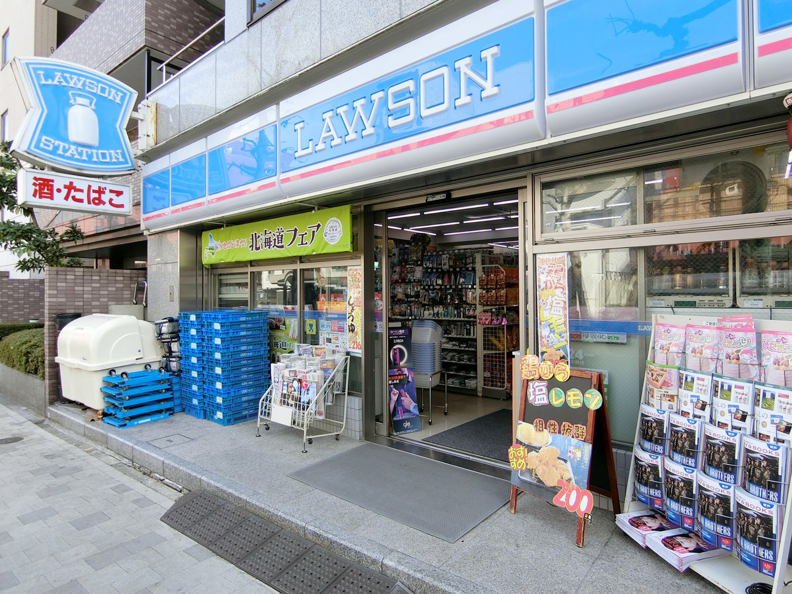 徒歩1分のローソン赤坂九丁目店