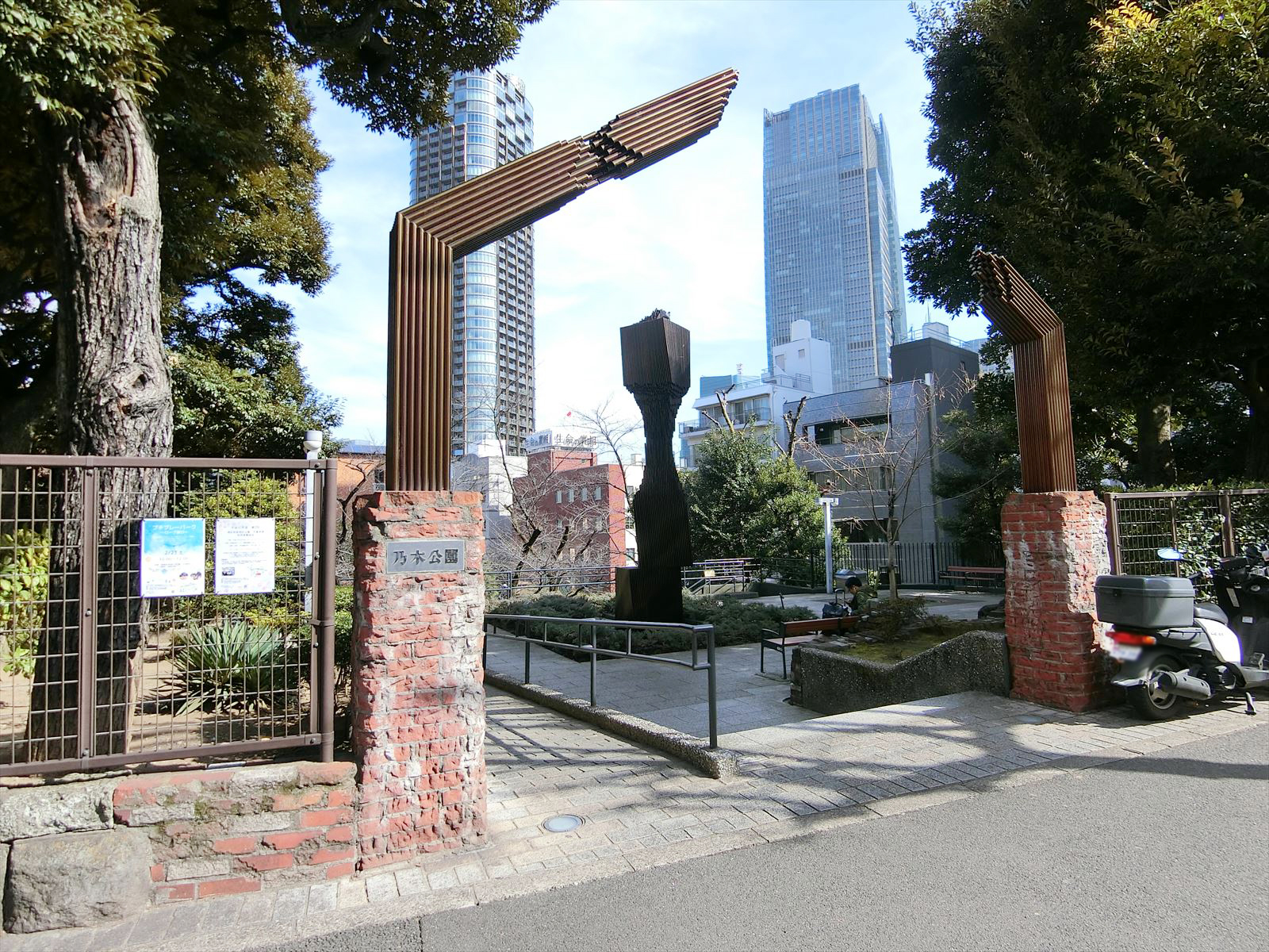 徒歩2分の乃木公園