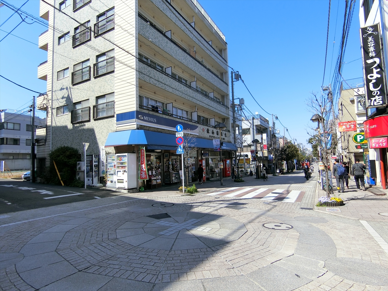 アークタカハシ前面の道路