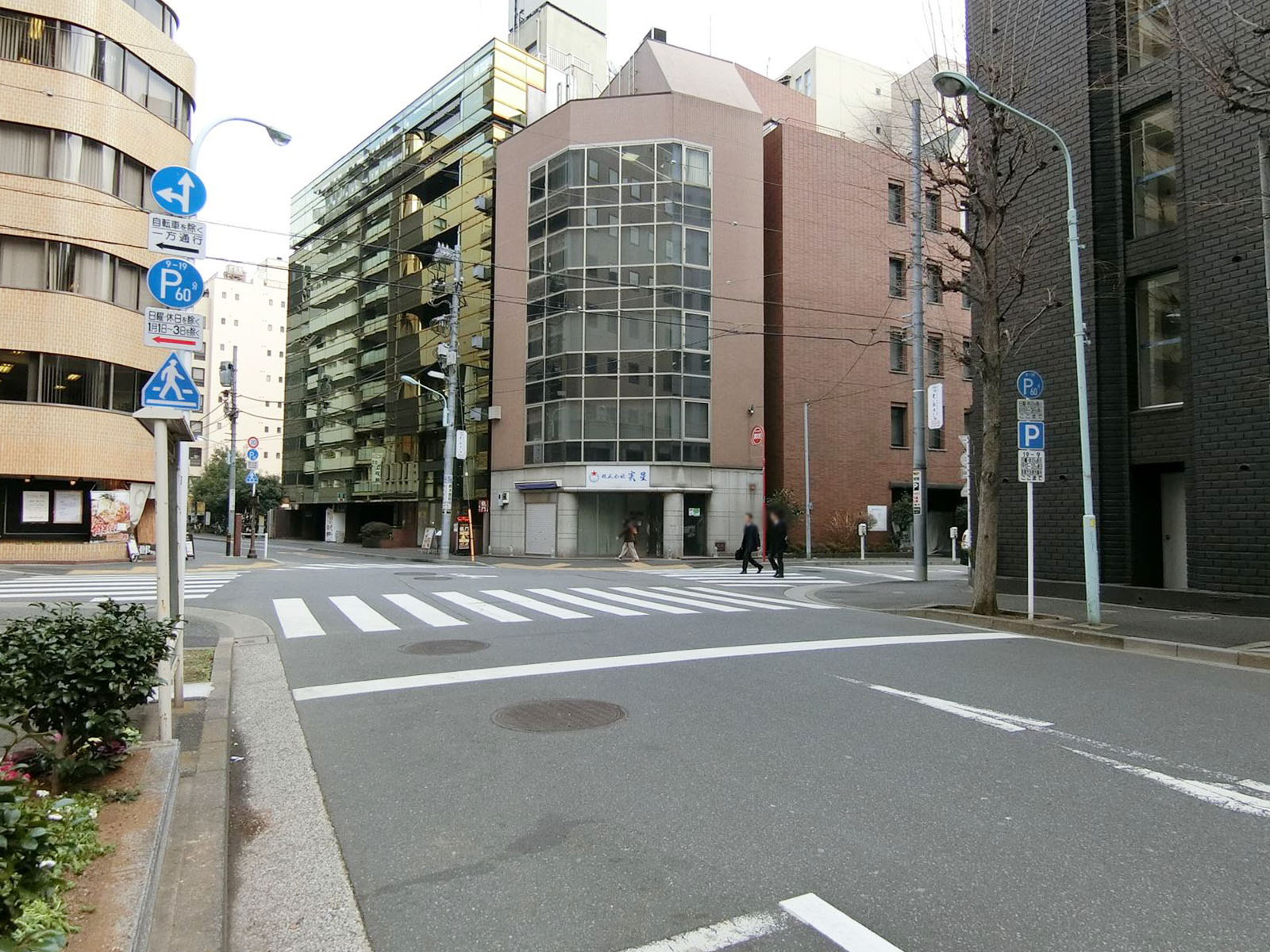 日本橋ライフサイエンスビルディング2前面の通り