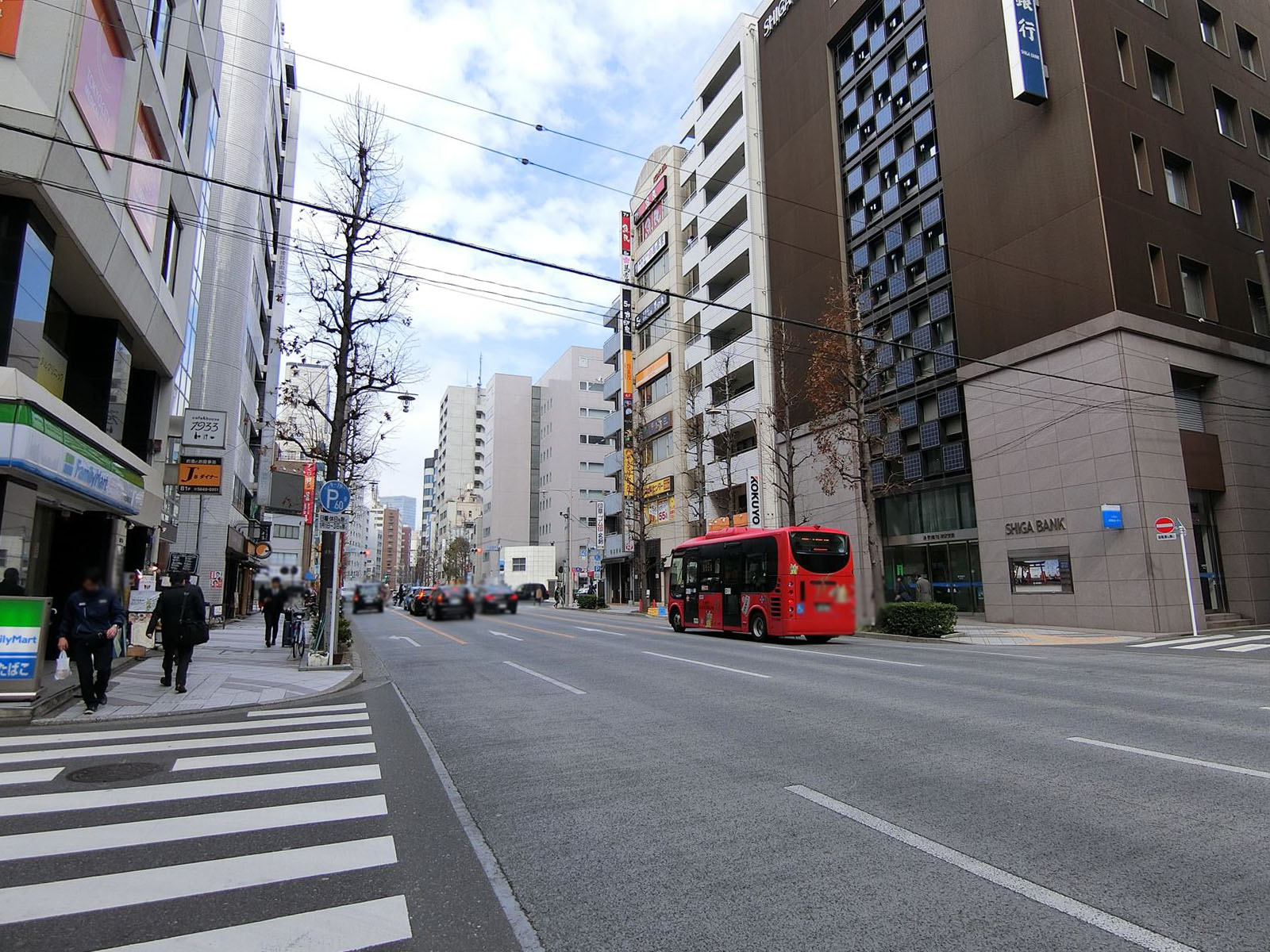 凰ビル前面の通り