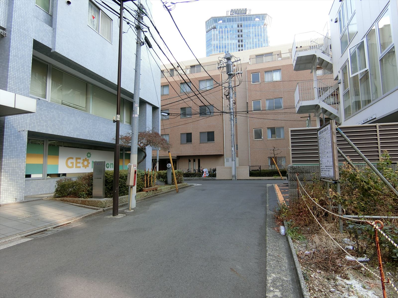 今泉ビル前面の通り
