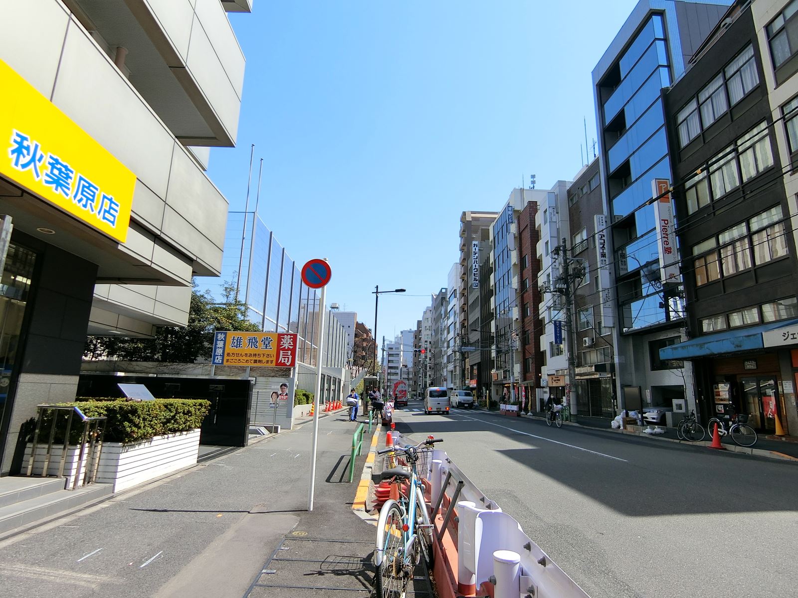 すぐ近くの大通り