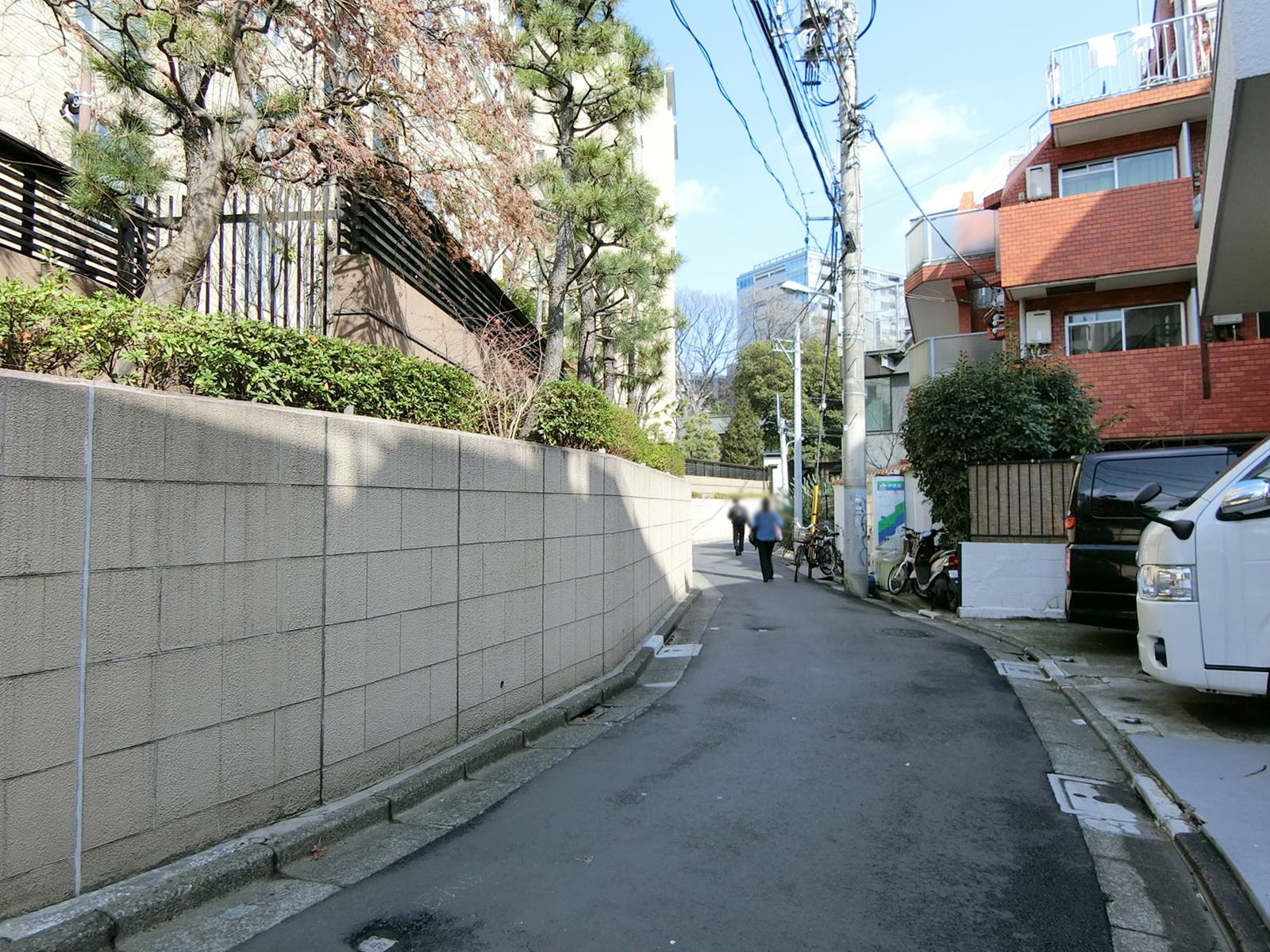神宮村ビル前面の通り