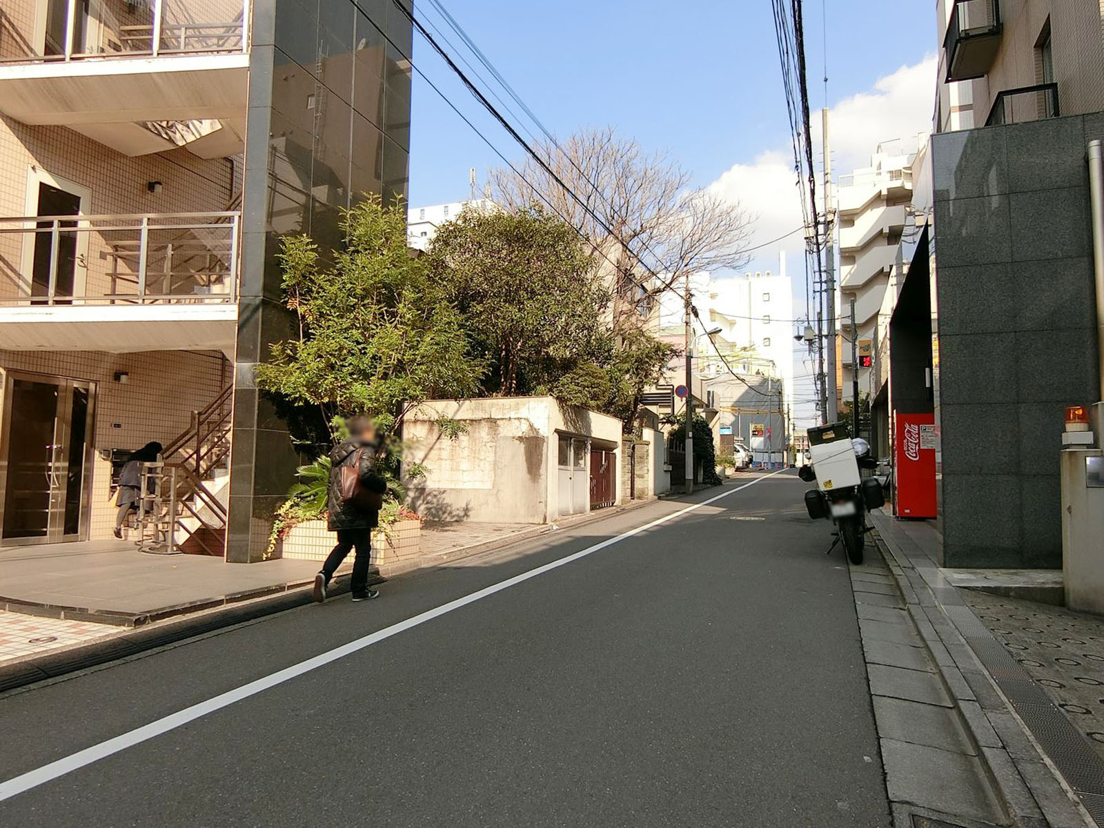 カルム原宿ビル前面の通り