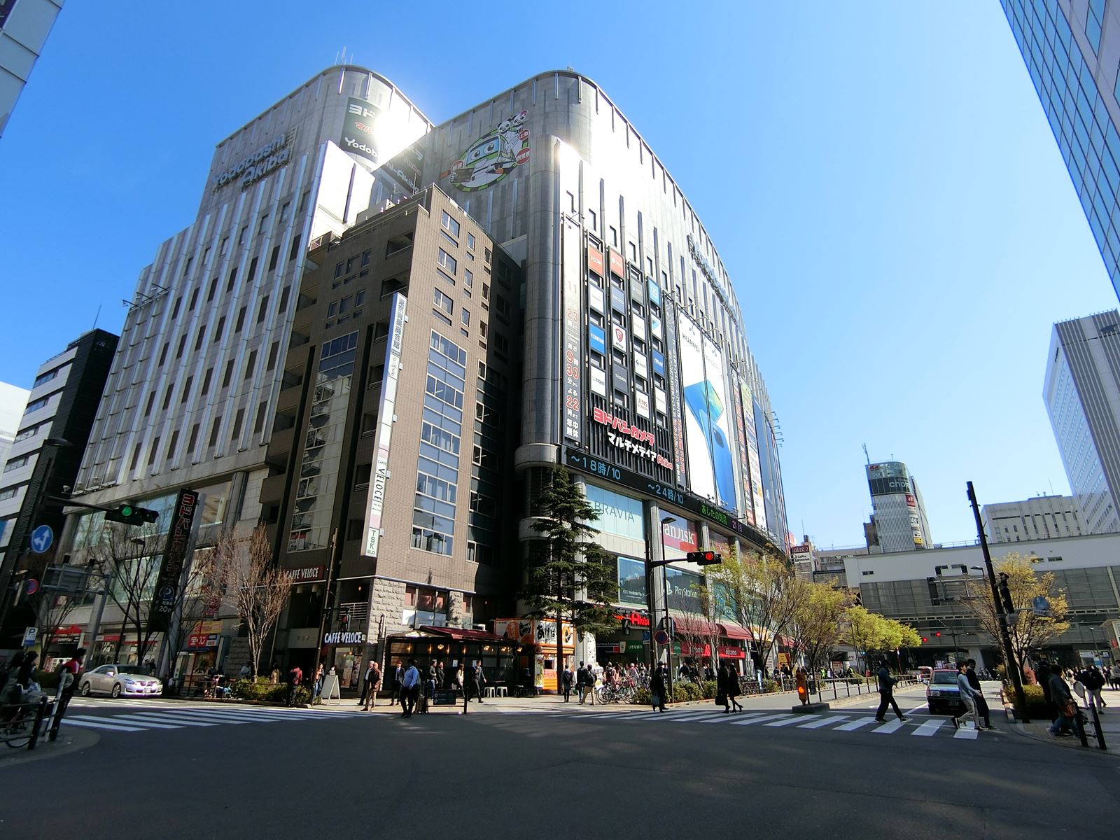 近くのヨドバシカメラ
