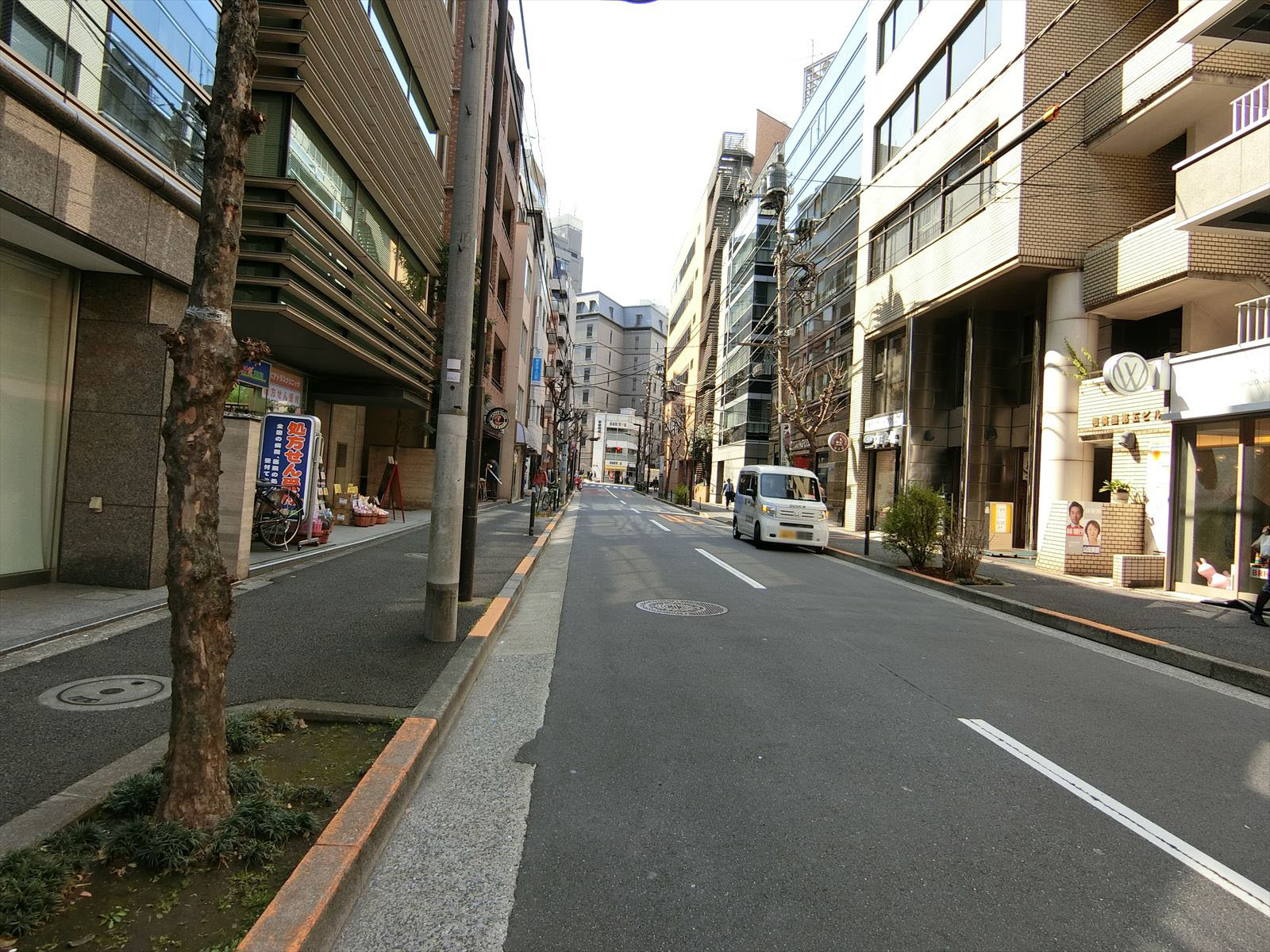 プレイアデ一番町前面の通り