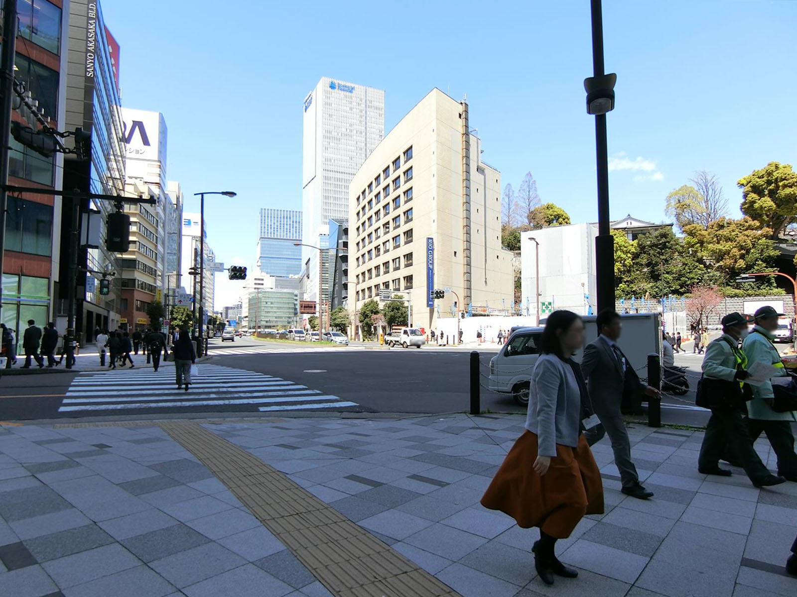 SKIビル前面の外堀通り