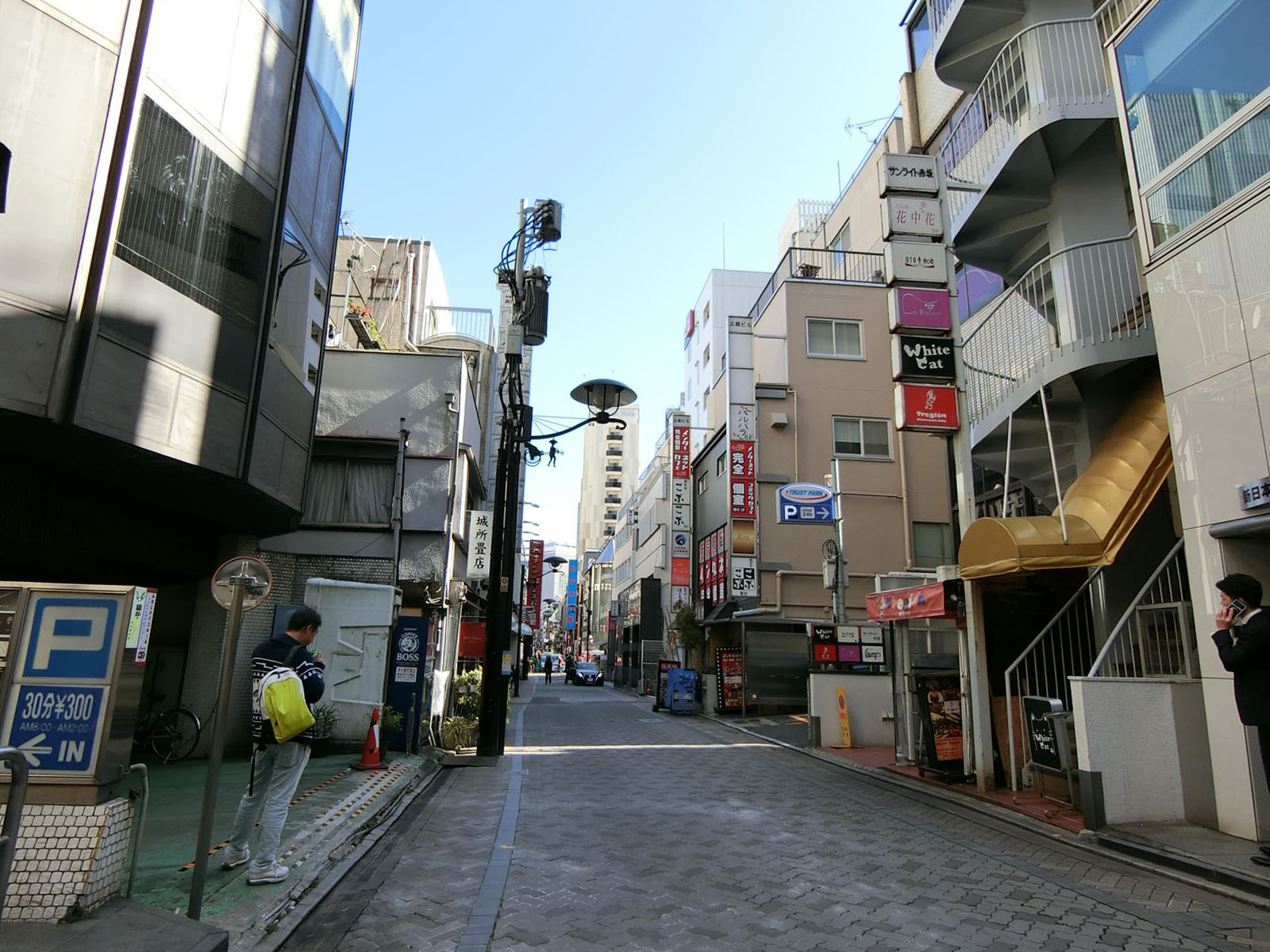 牧野ビル前面の通り