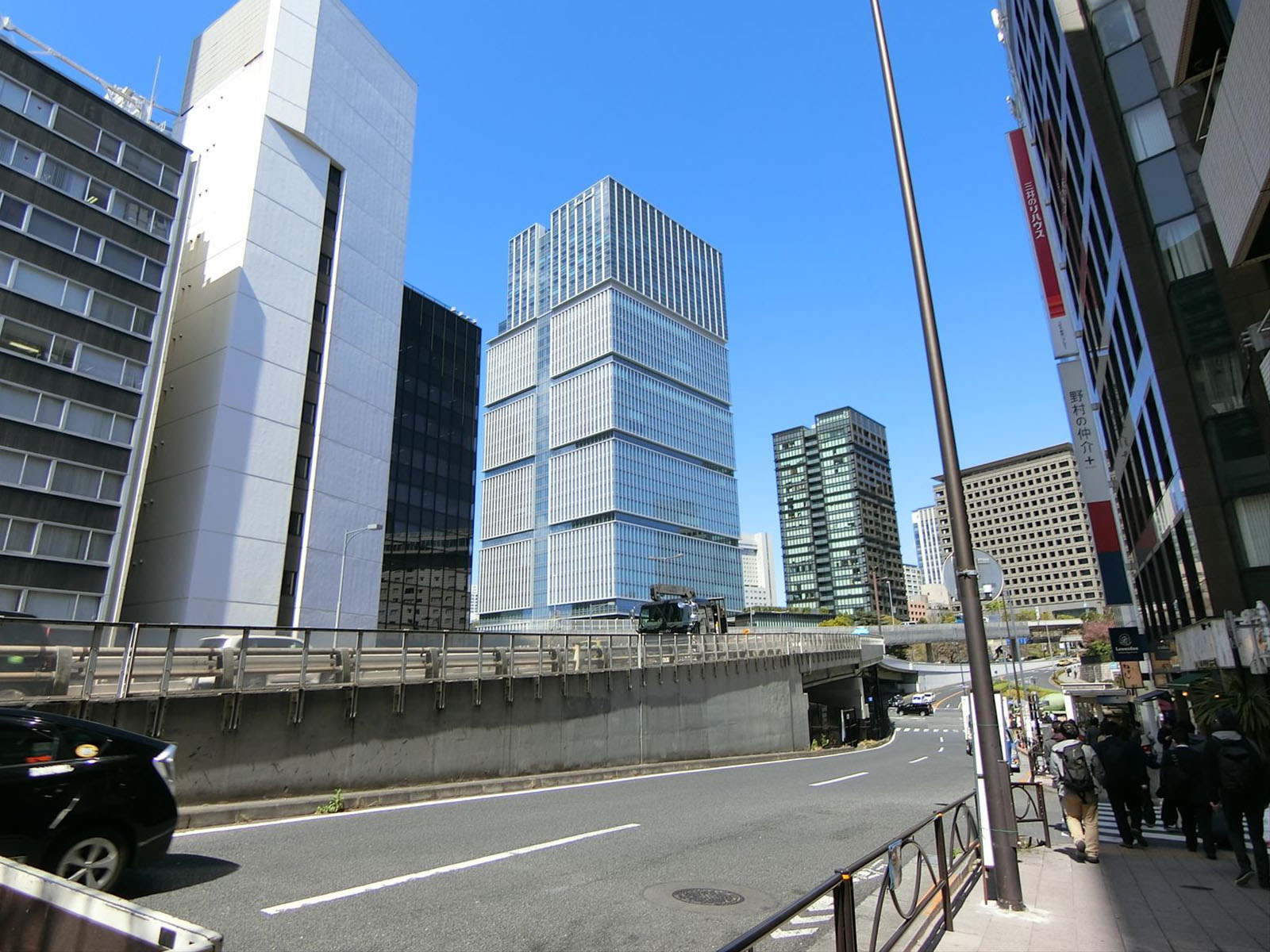付近の青山通り
