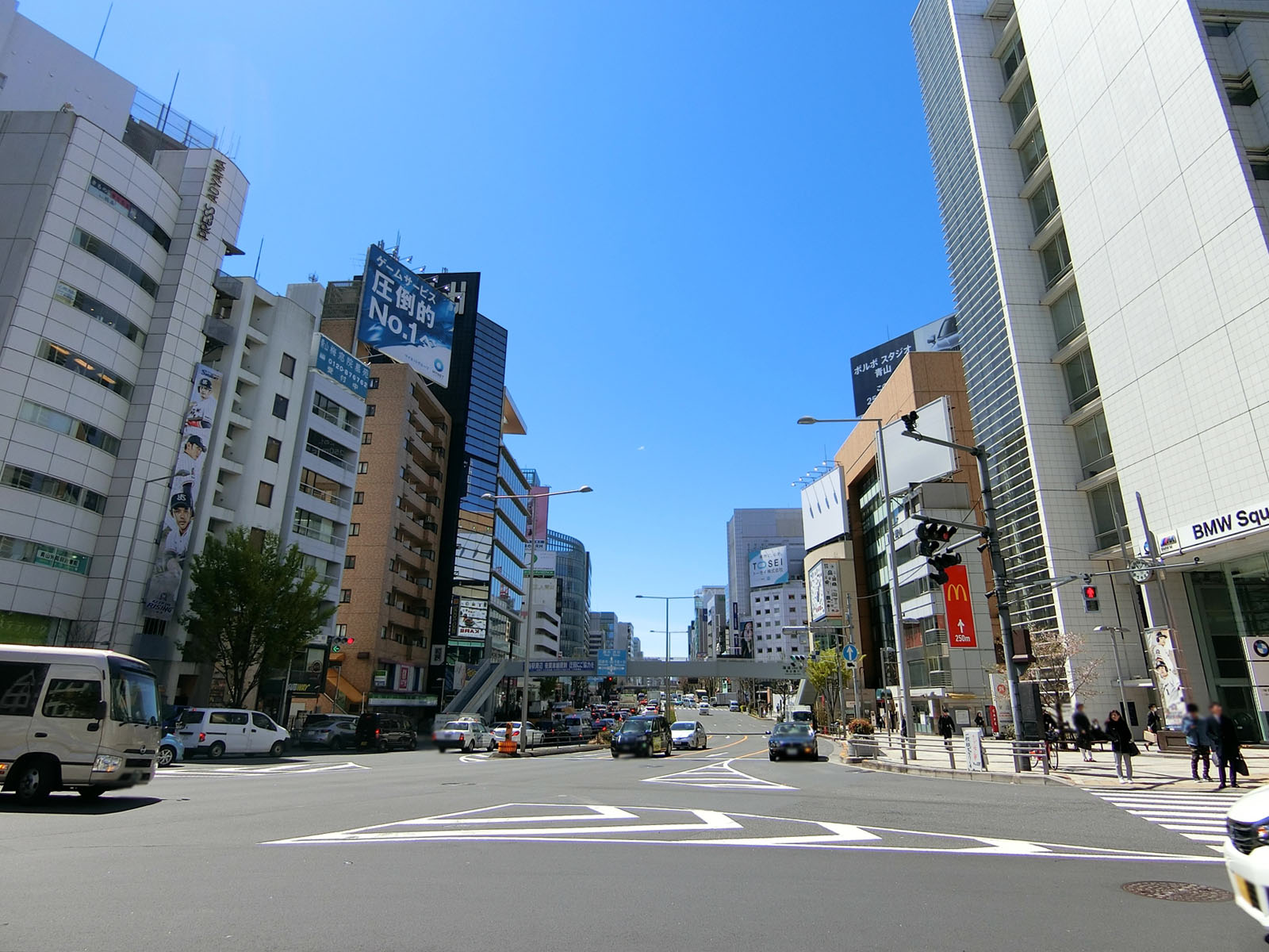 至近の青山通り
