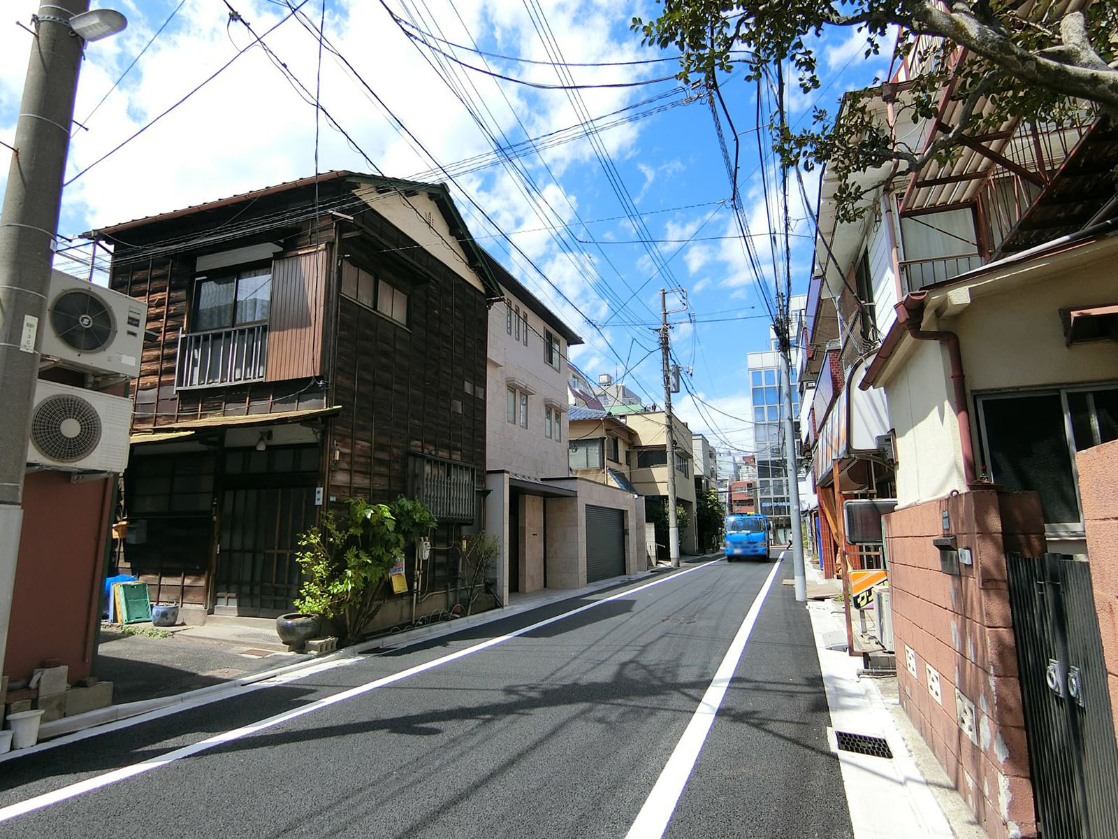 小島ビル前面の通り