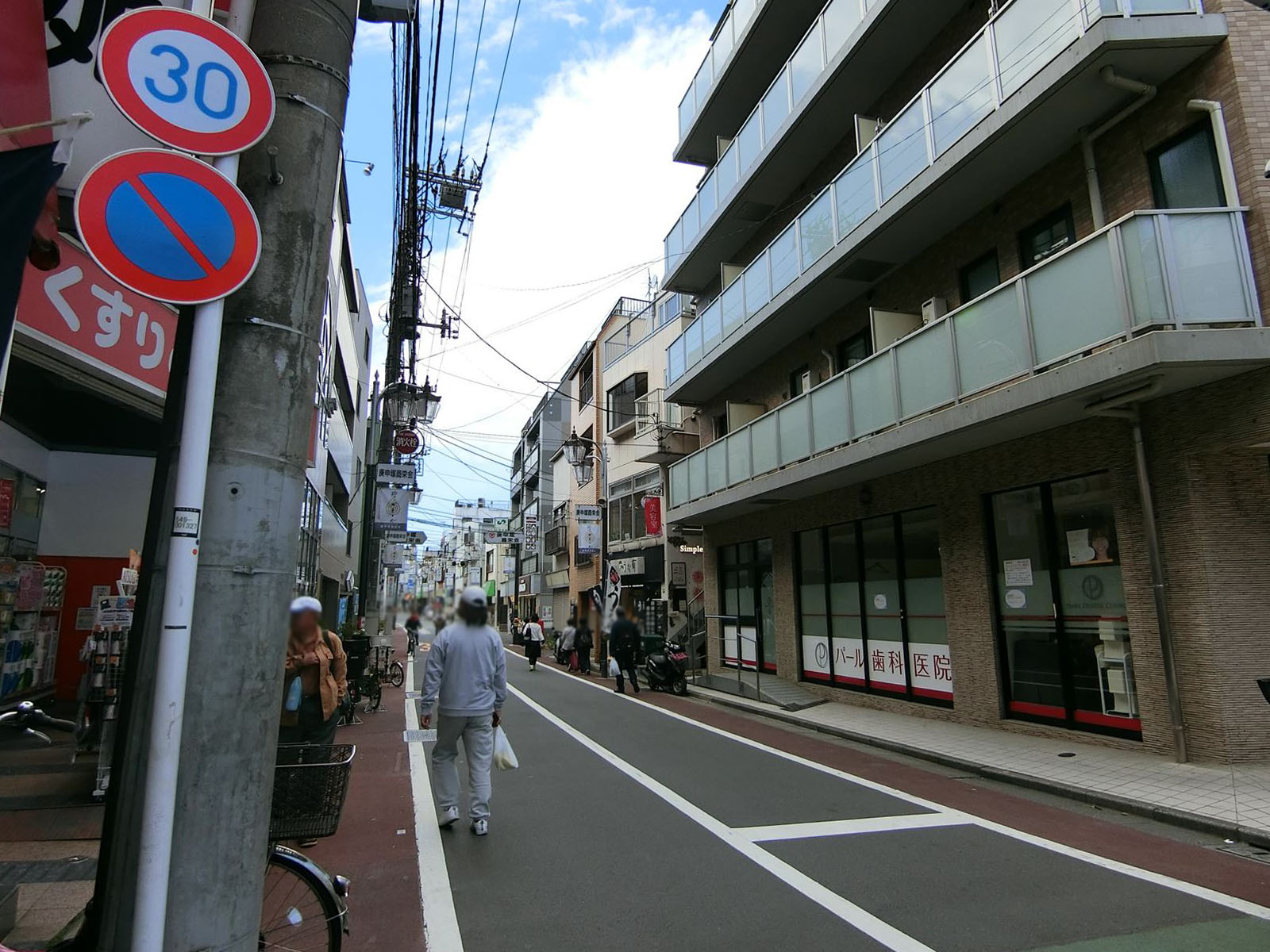 成光苑ビル前面の通り