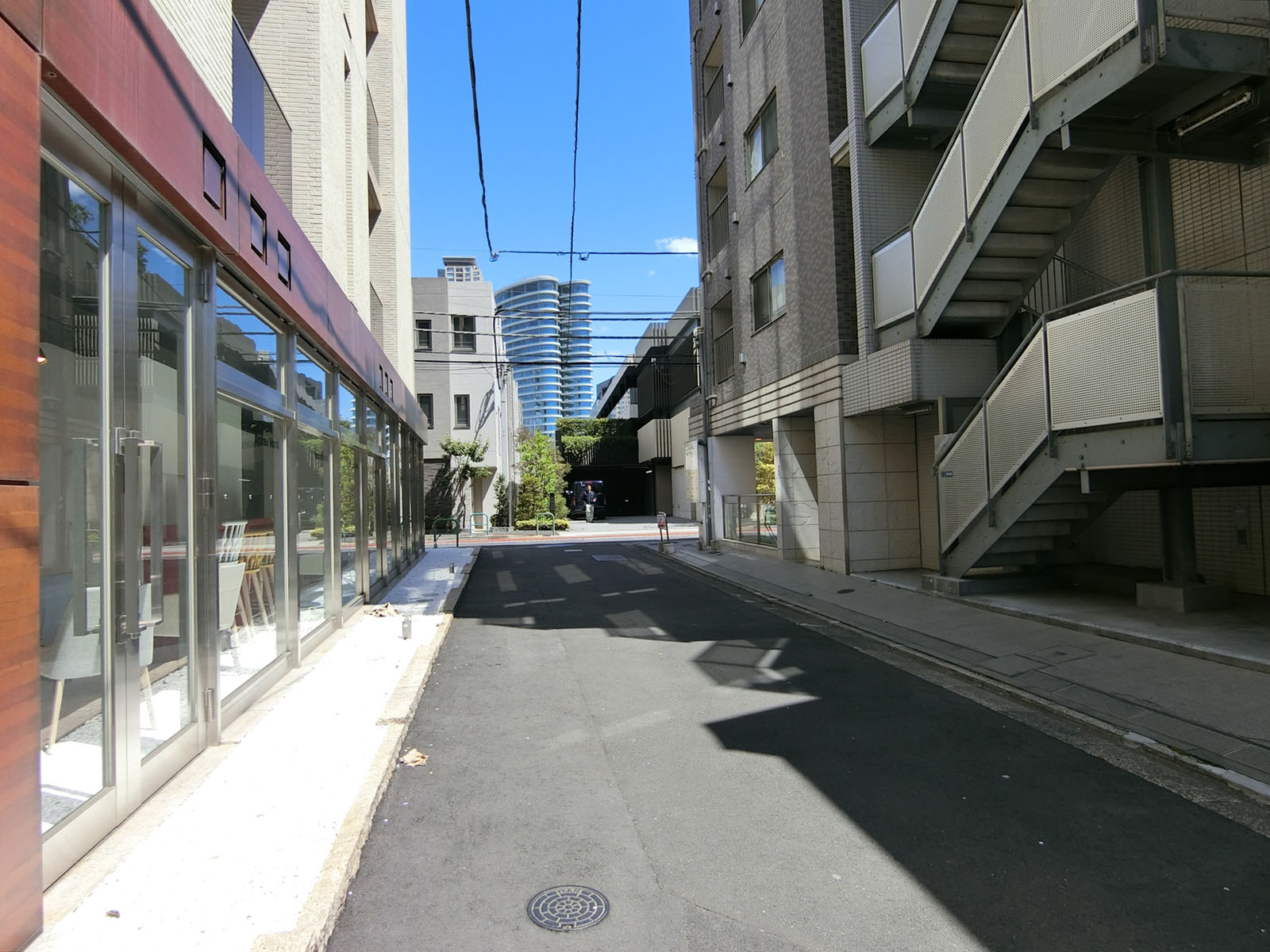 ラティオ南青山前面の通り