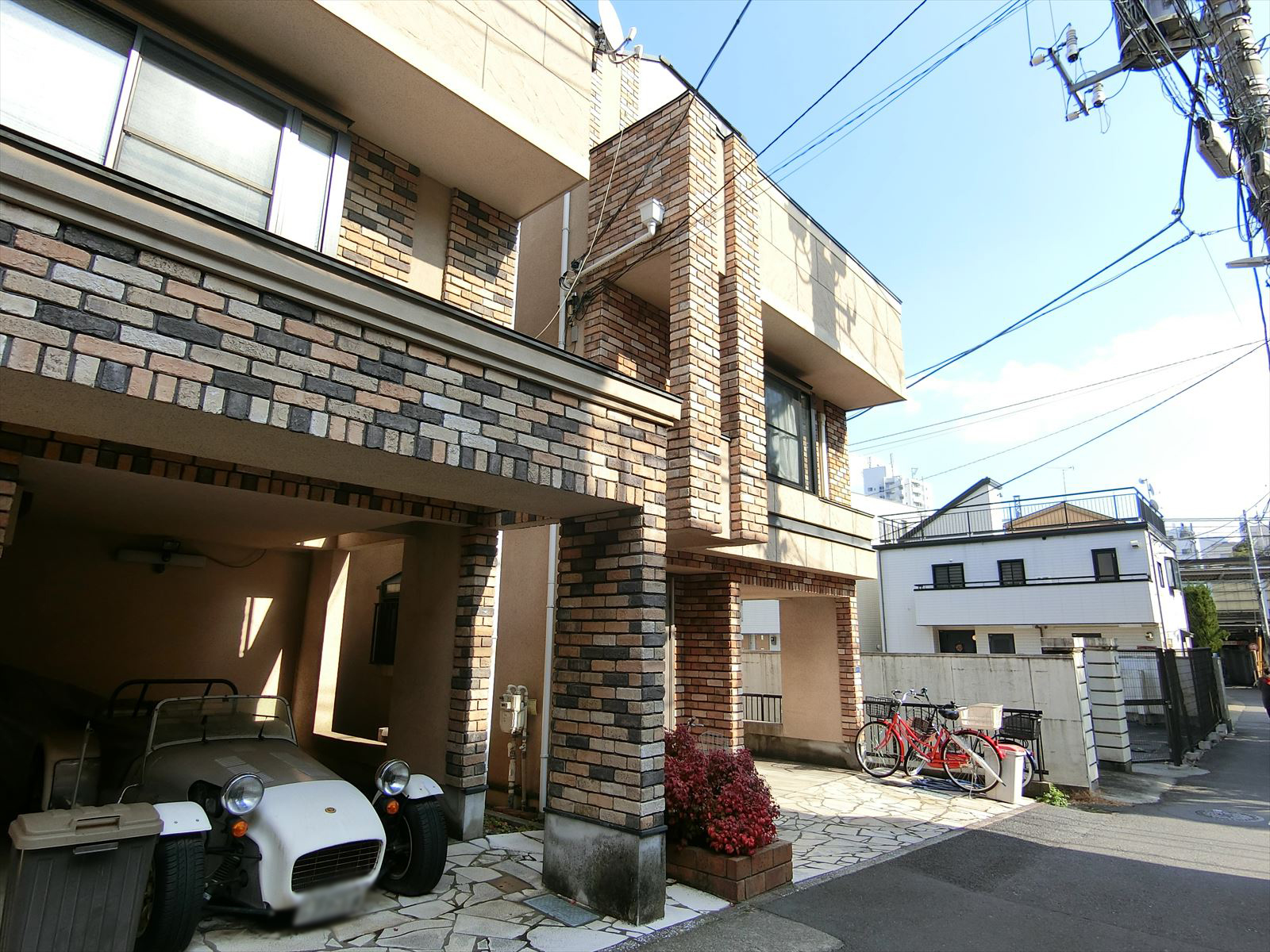 周囲は閑静な住宅街