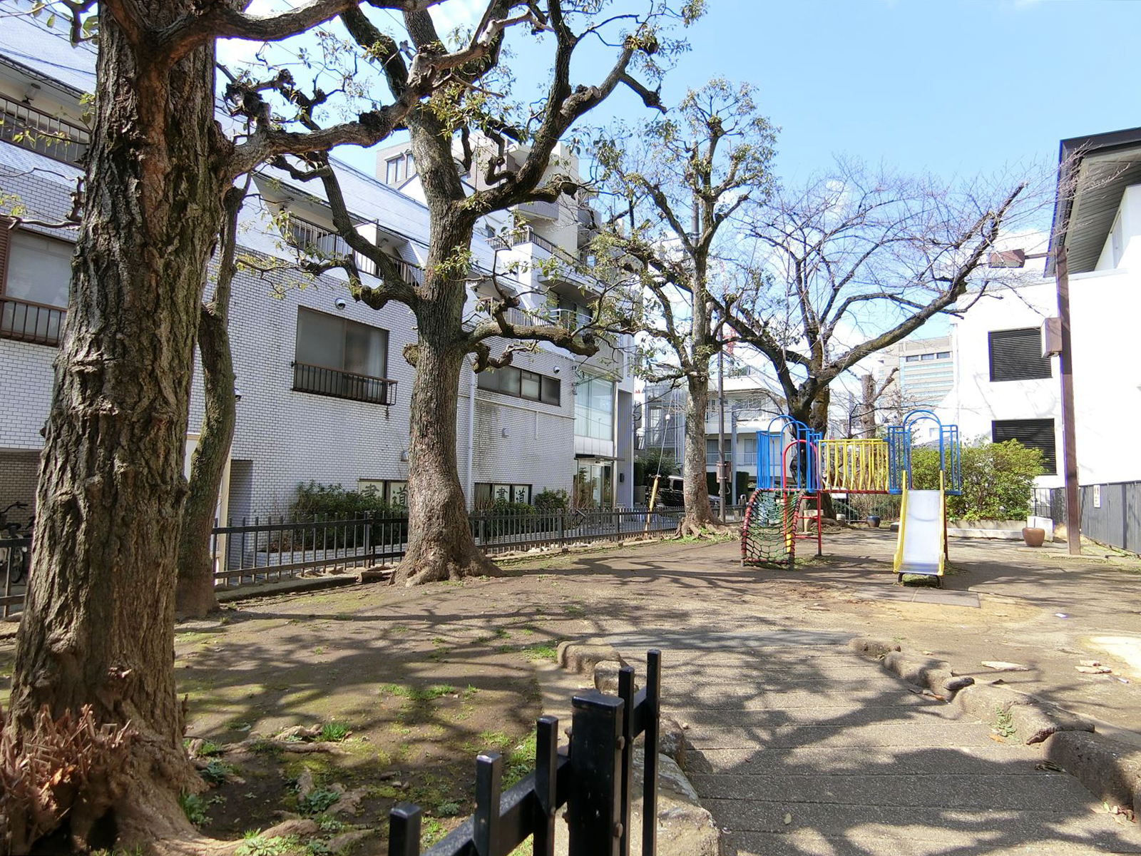 徒歩1分の千駄ヶ谷四丁目児童遊園地