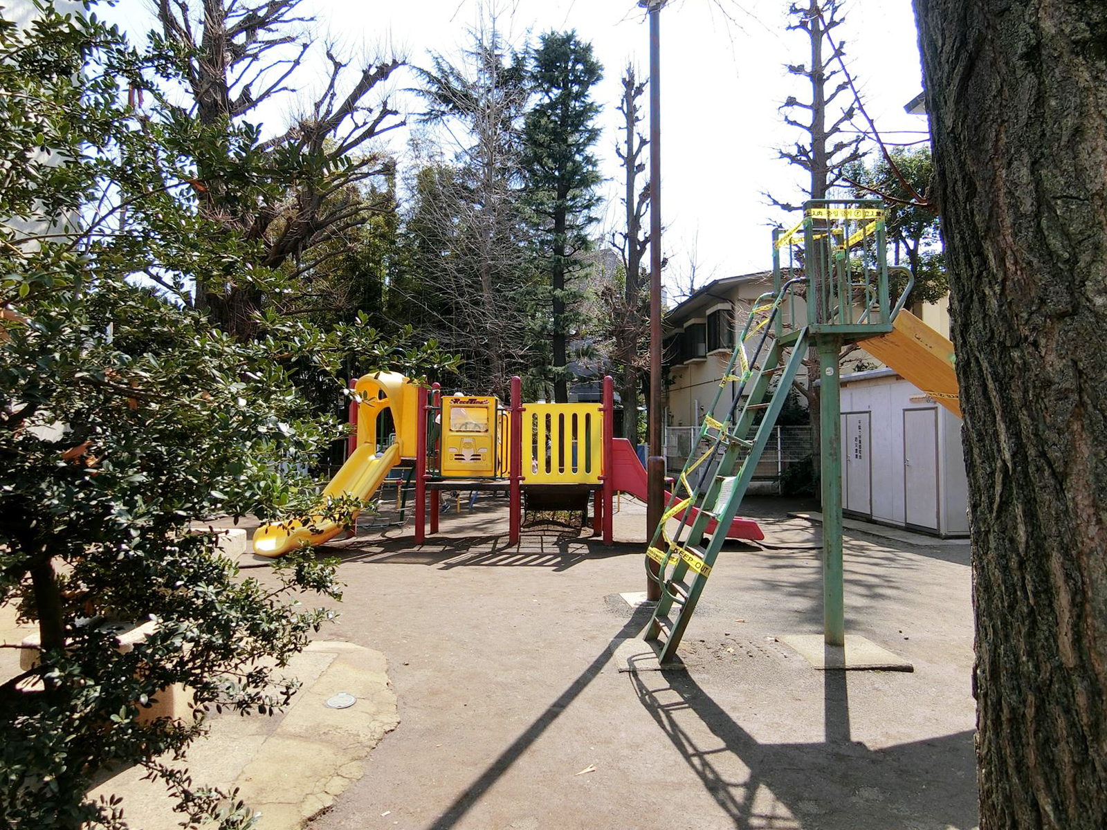 徒歩1分の鳩森児童遊園地