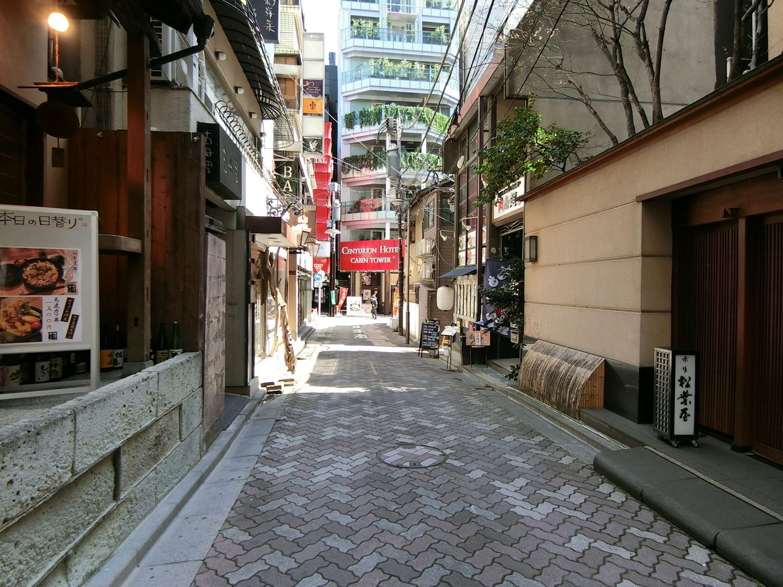 ネット赤坂ビル前面の通り