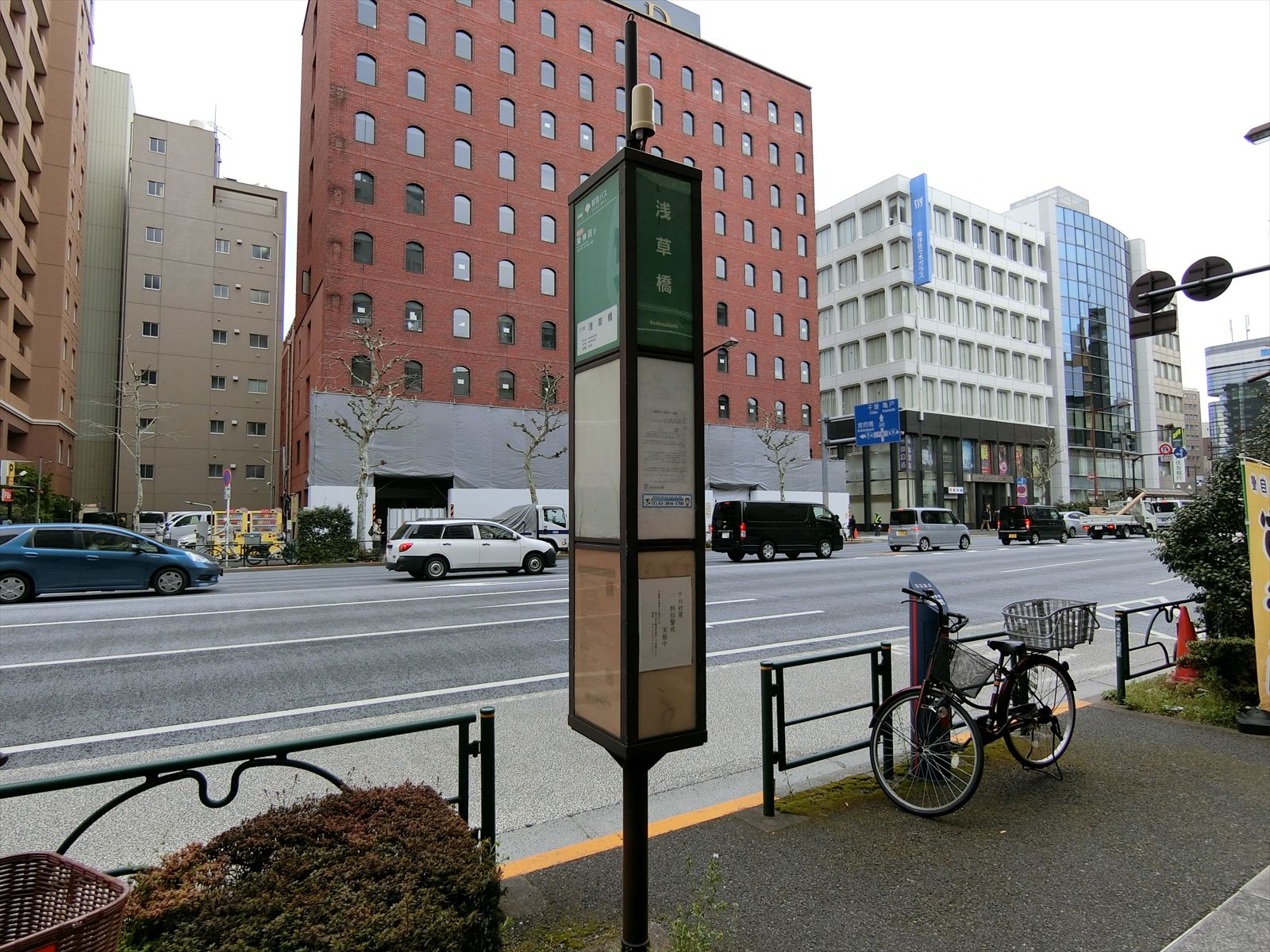 近くのバス停「浅草橋」