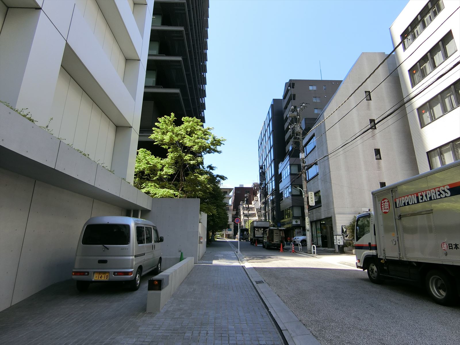 虎屋第2ビル前面の通り