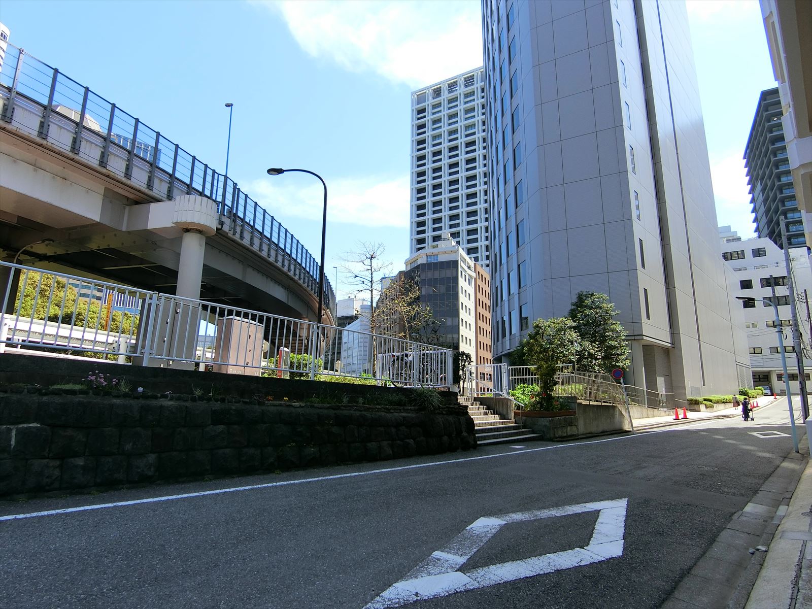 東側は外堀通り