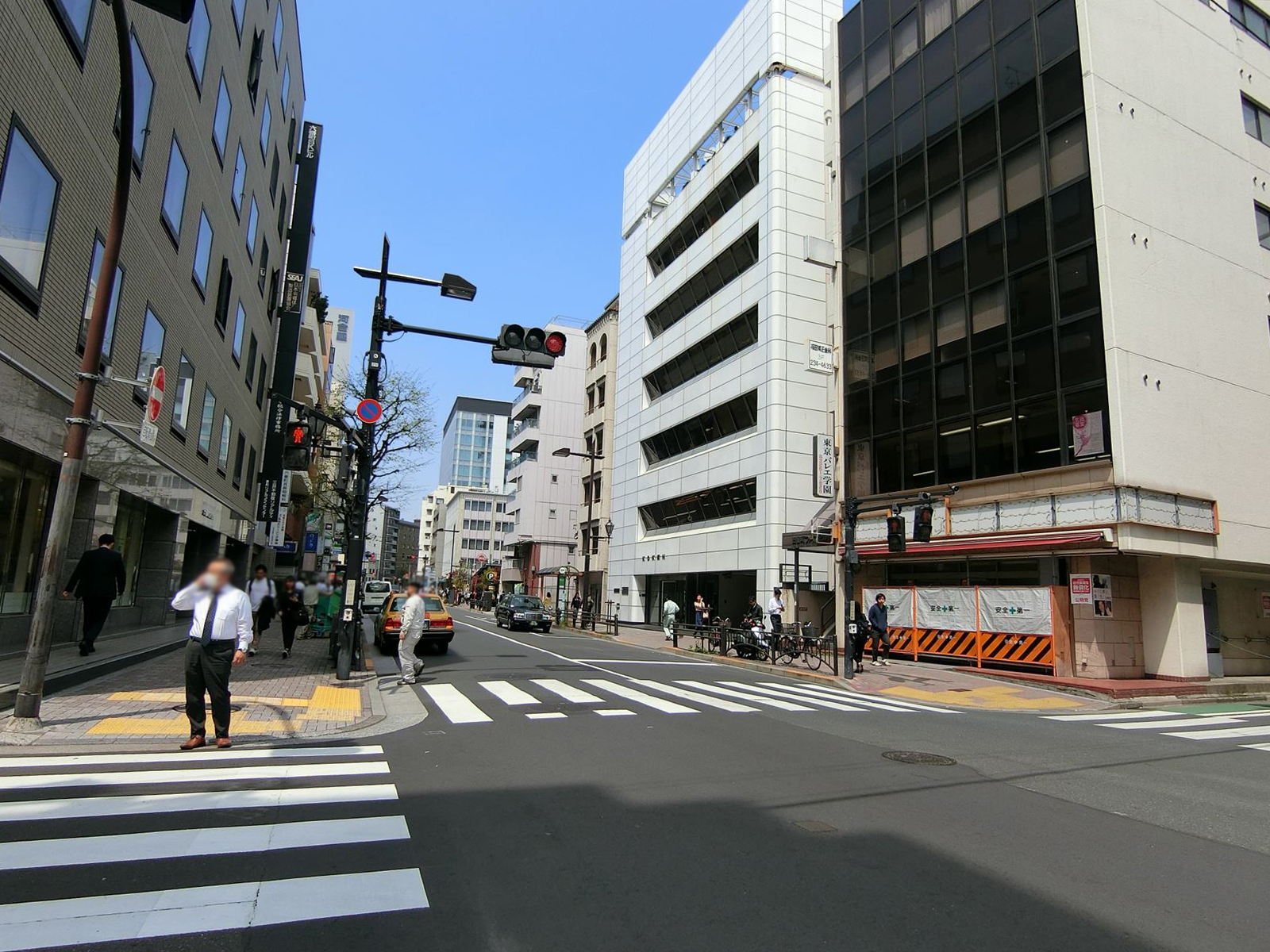 六番町SKビル前面の日本テレビ通り